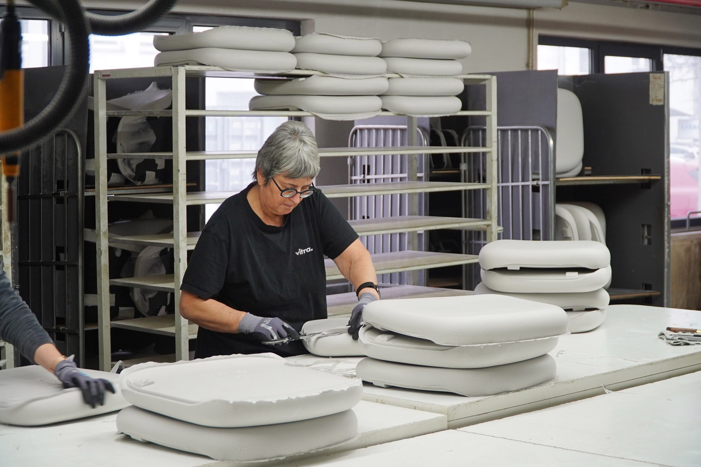 Vitra 攜手化工巨擘 BASF 推出 V-Foam，全球首創可經濟回收聚氨酯泡棉問世破解循環難題