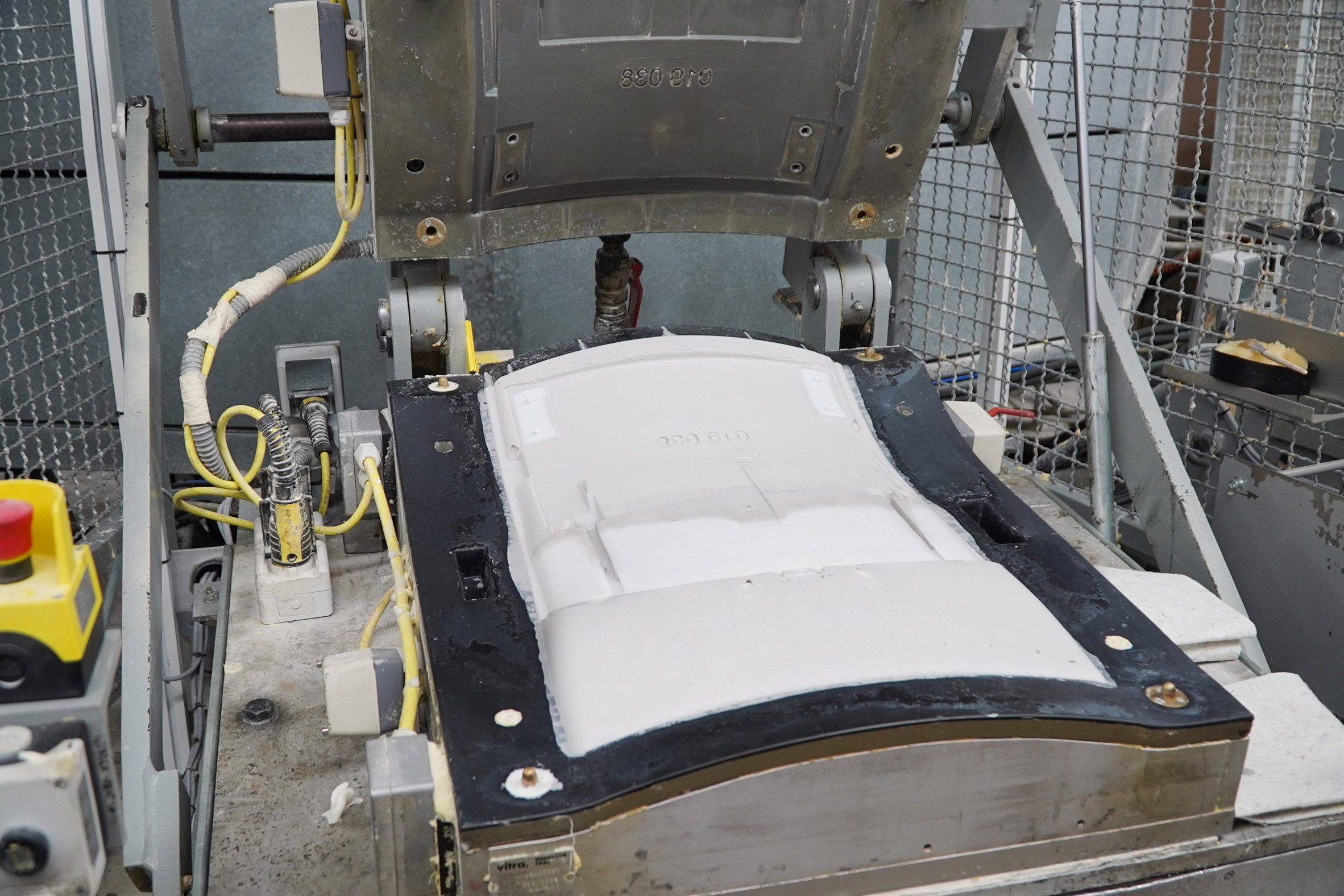 Vitra 攜手化工巨擘 BASF 推出 V-Foam，全球首創可經濟回收聚氨酯泡棉問世破解循環難題