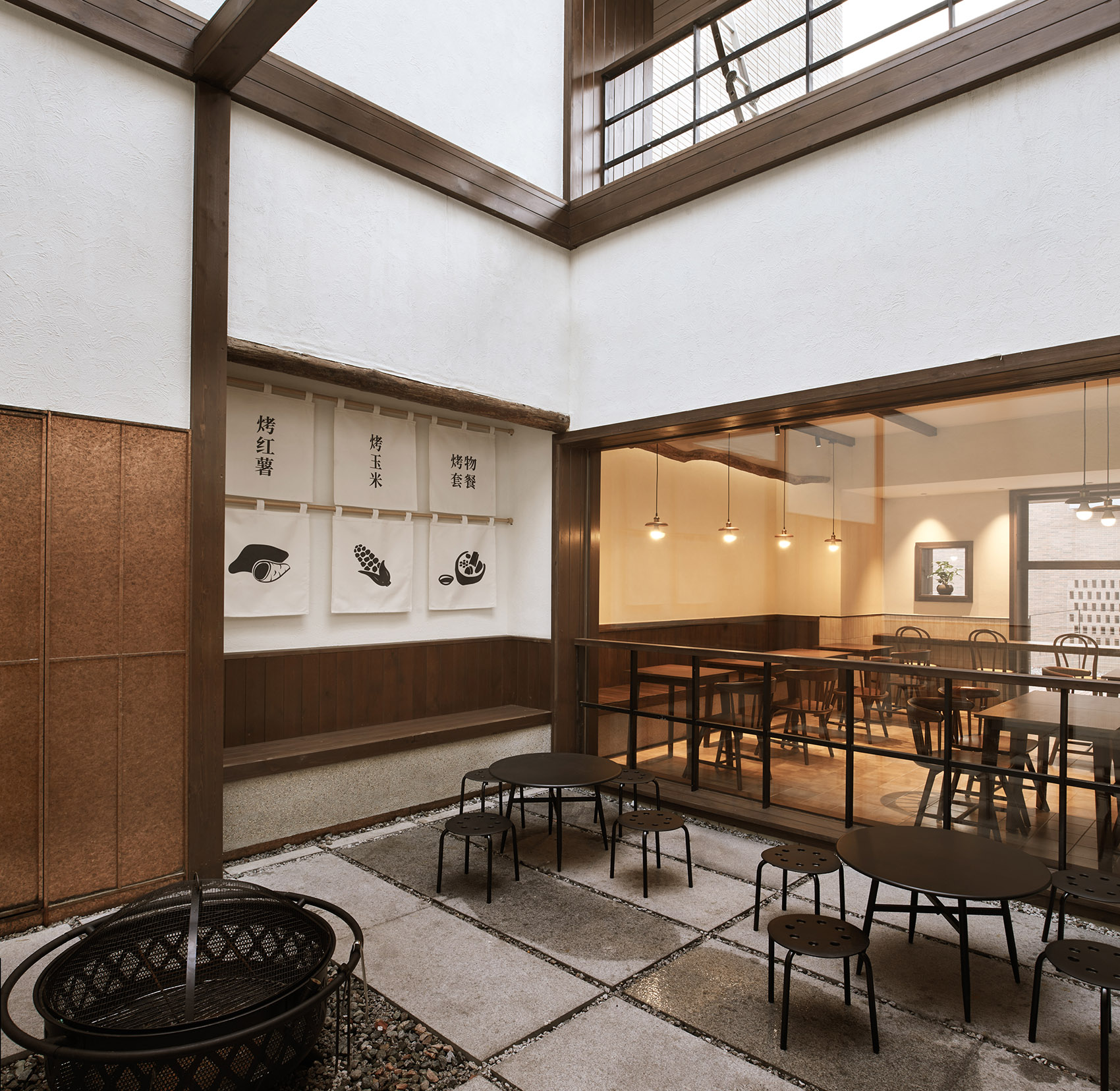 食客在沒有天花的空間感受山谷的陽光和微風