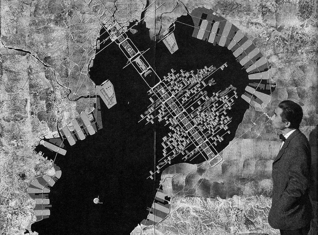 《東京計畫1960》(東京計画1960、とうきょうけいかく1960)是由東京大學丹下健三研究室於1961年1月1日發表的東京都市改革構想