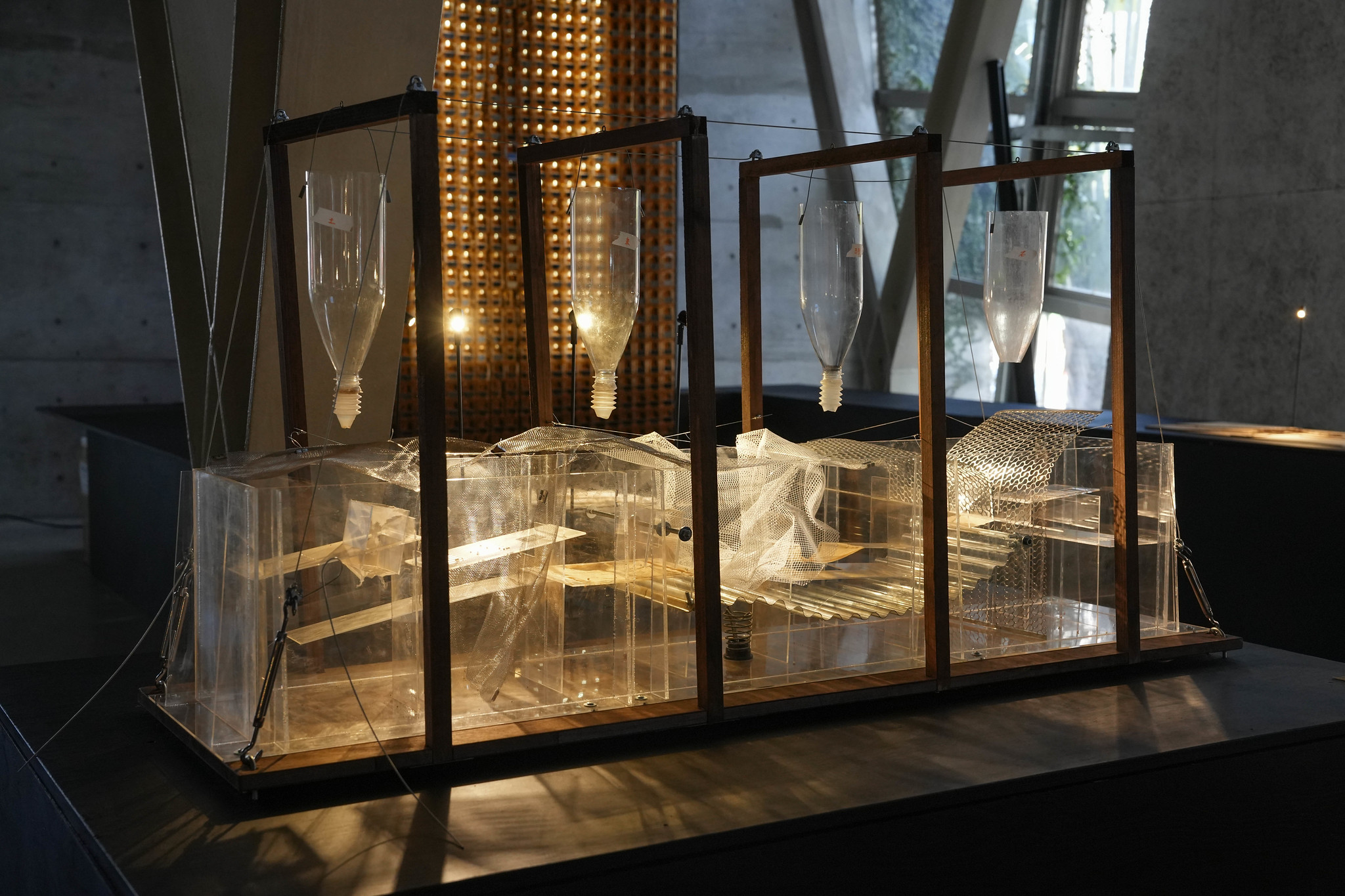 展品名稱:都市奇觀
參展者:曾瑋、何炯德
展覽團隊:東海大學建築系
成員:黃宥恩、陳宣廷、徐立、陳怡妡、林俐萱、楊雅雯、莊侑蓁、吳承恩、林宸薇、李元琦