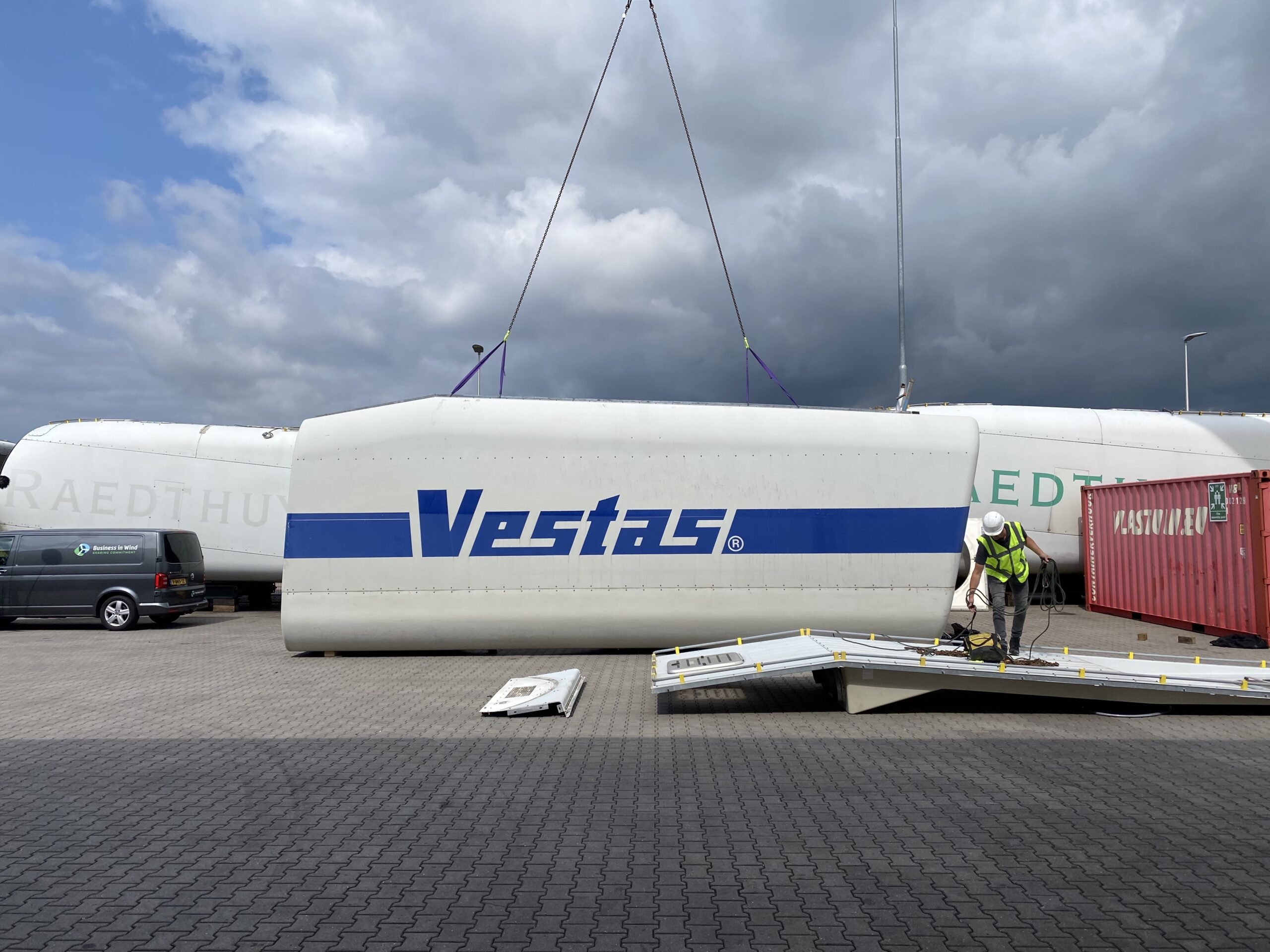 此次計畫所使用的機艙，是由專門從事風機退役業務的 Business in Wind 公司提供，原屬於一座位於奧地利Gols地區的Vestas V80型風力發電機