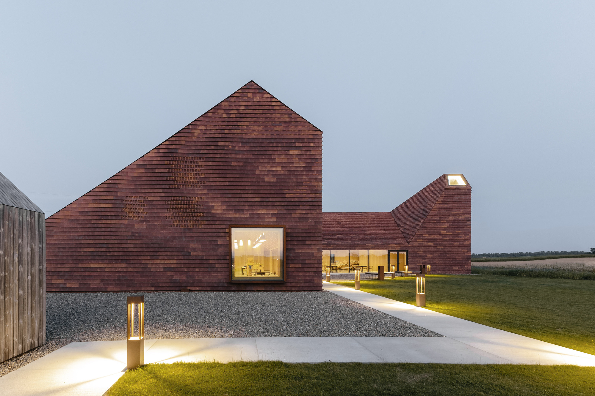Hjørring Denmark House of Grain|Kornets Hus 丹麥遊客中心 Reiulf Ramstad Arkitekter 丹麥建築師事務所 Reiulf Ramstad Arkitekter 精心設計的空間,不僅為訪客、當地居民及員工提供了一處活動式學習場域,更喚起人們對穀物在日德蘭地區乃至整個人類文明發展中重要性的體認