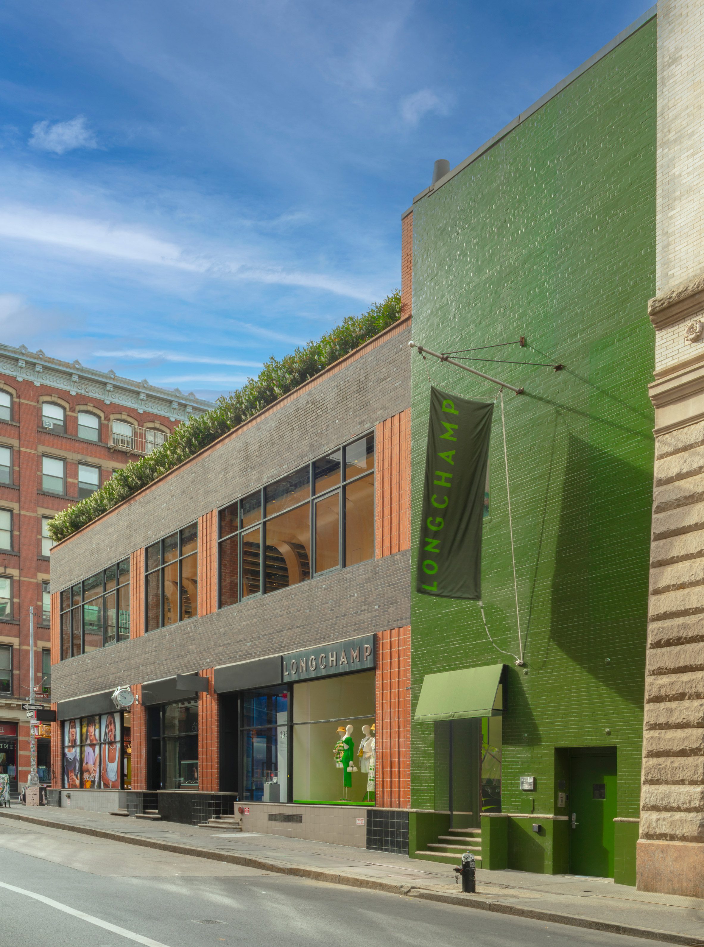 Longchamp）旗艦店「La Maison Unique」坐落於紐約曼哈頓心臟地帶蘇活區（SoHo），由英國鬼才建築師事務所海澤維克工作室（Heatherwick Studio）擔綱其室內設計