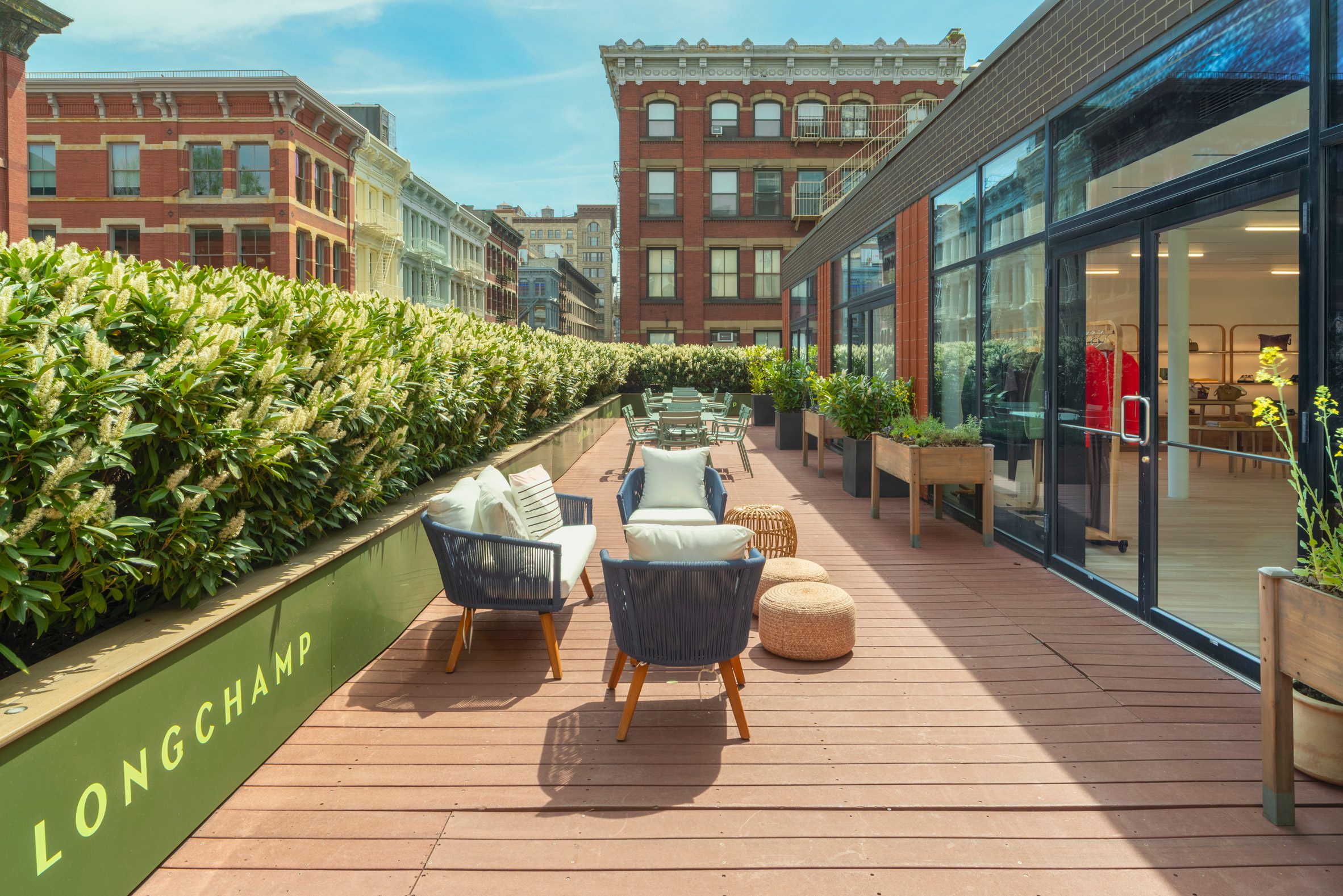 在紐約 Longchamp 旗艦店屋頂花園獨享都會天際線