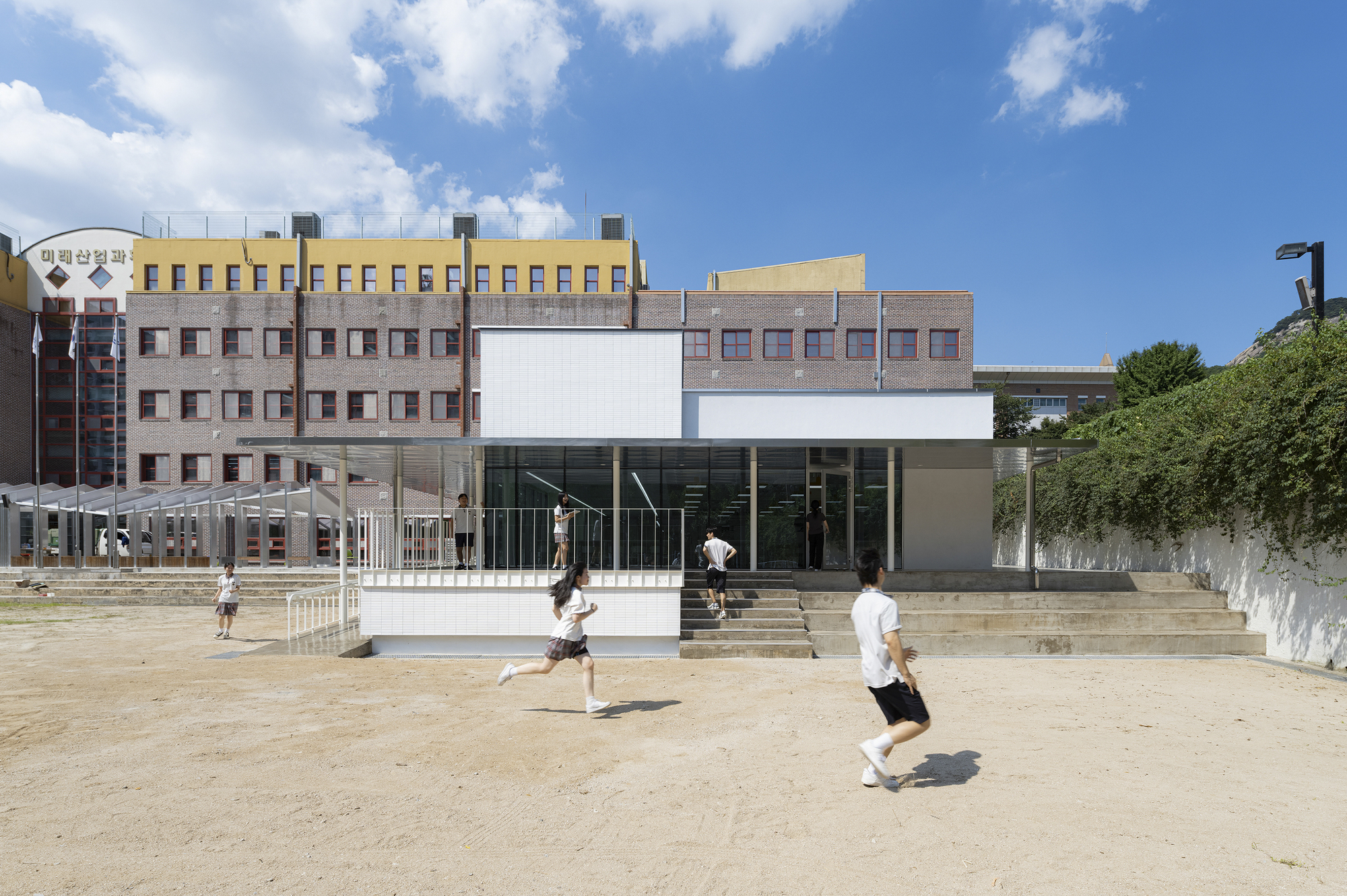 B GROUND ARCHITECTS 韓國首爾市蘆原區未來產業科學高等學校 (미래산업과학고등학교) 食堂增建工程