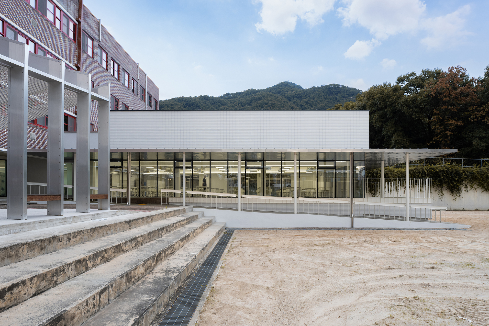 B GROUND ARCHITECTS 韓國首爾市蘆原區未來產業科學高等學校 (미래산업과학고등학교) 食堂增建工程