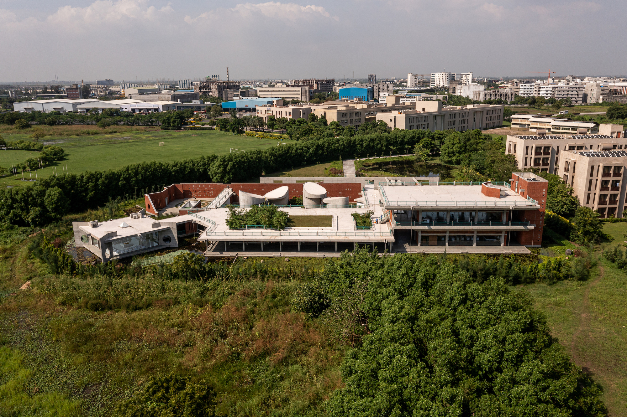 共生聖殿 Studio Naqshbandi 印度 SAIL Center