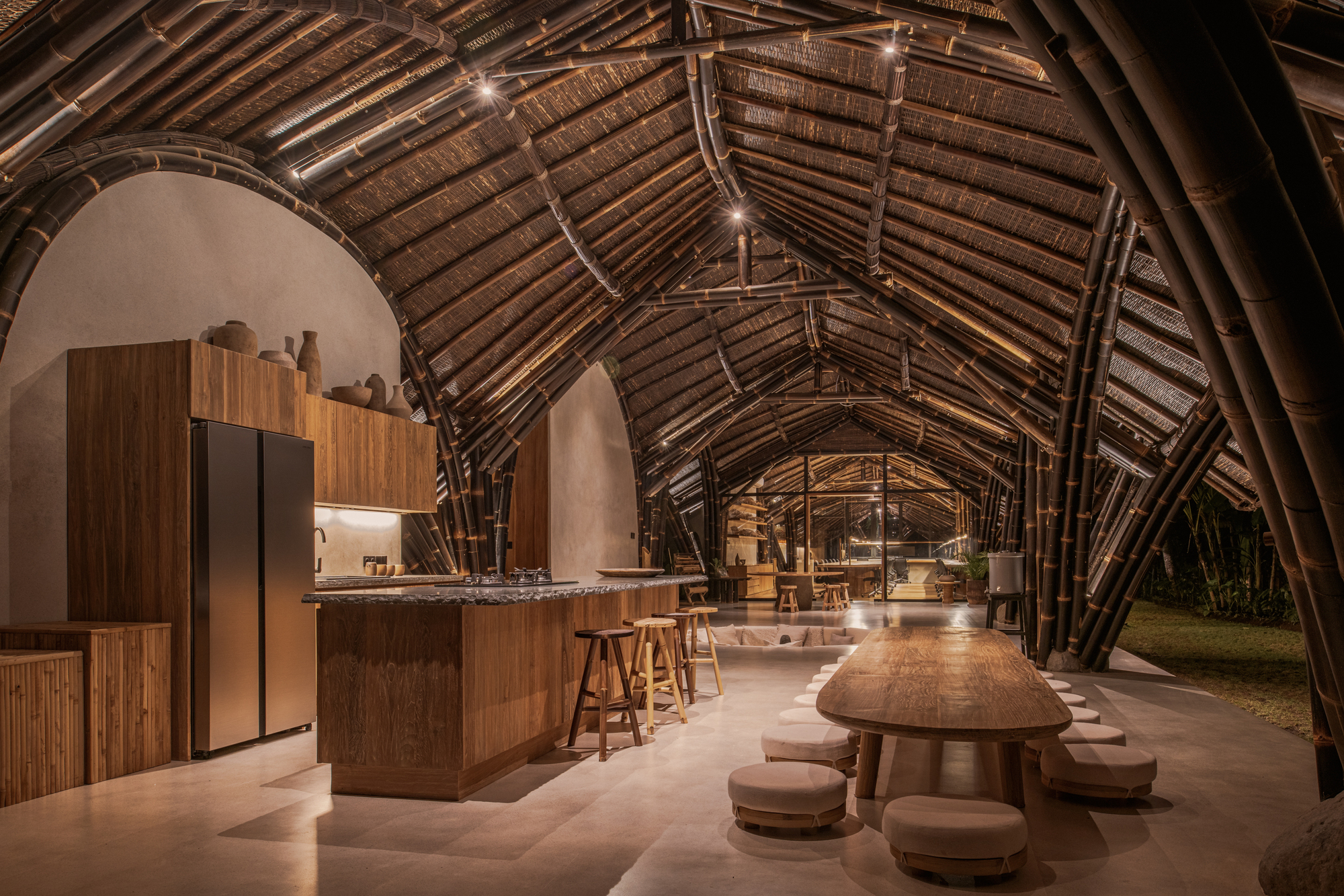 印尼度假勝地峇里島烏布 Ubud Bali 辦公室 竹構 bamboo structure Studio Lodtunduh Pablo Luna Studio