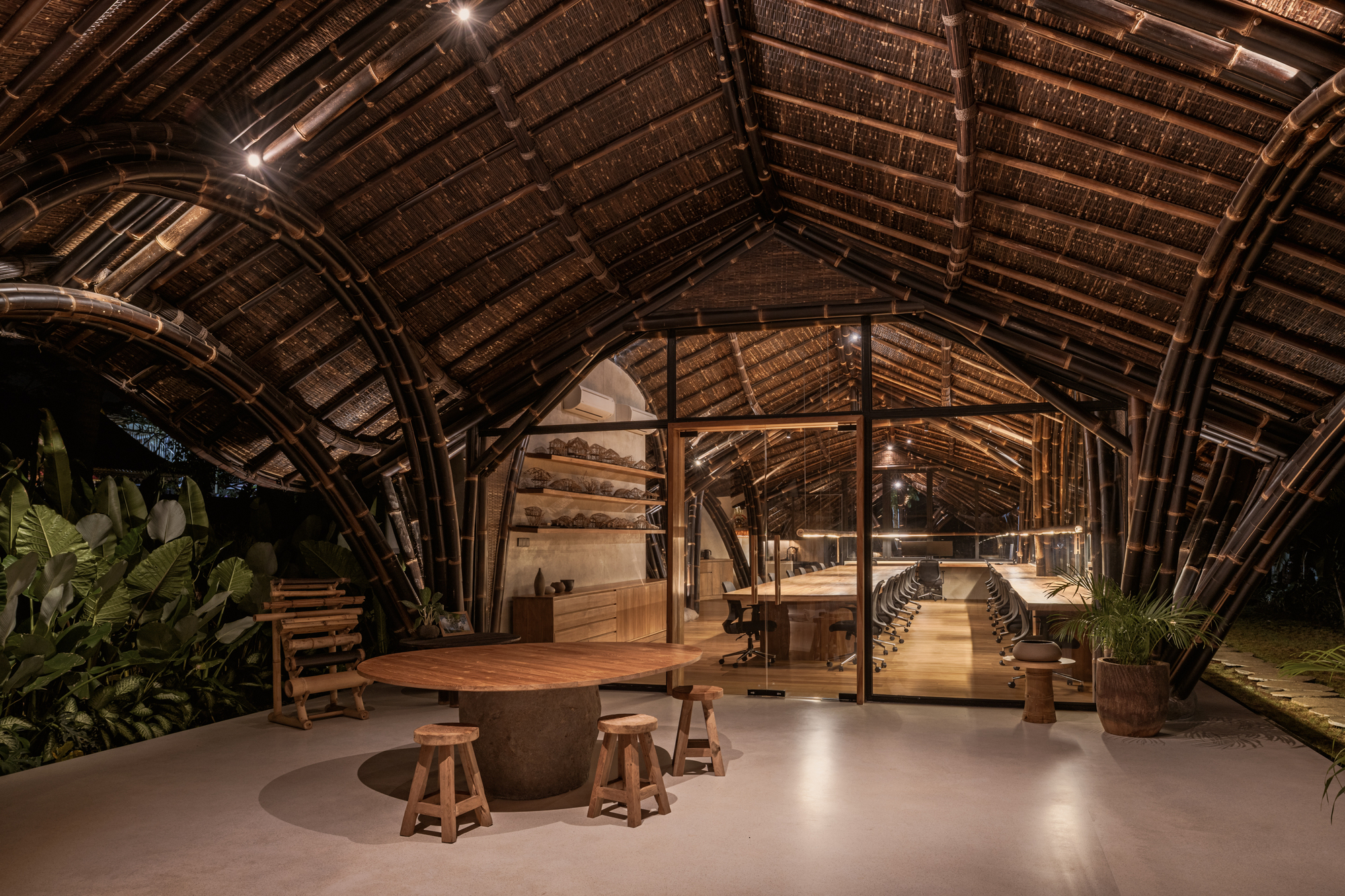 印尼度假勝地峇里島烏布 Ubud Bali 辦公室 竹構 bamboo structure Studio Lodtunduh Pablo Luna Studio