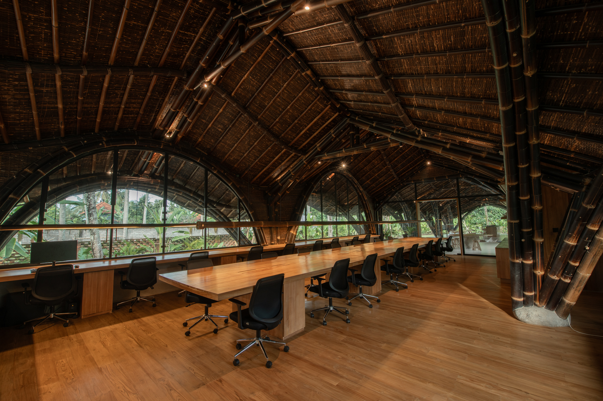 印尼度假勝地峇里島烏布 Ubud Bali 辦公室 竹構 bamboo structure Studio Lodtunduh Pablo Luna Studio