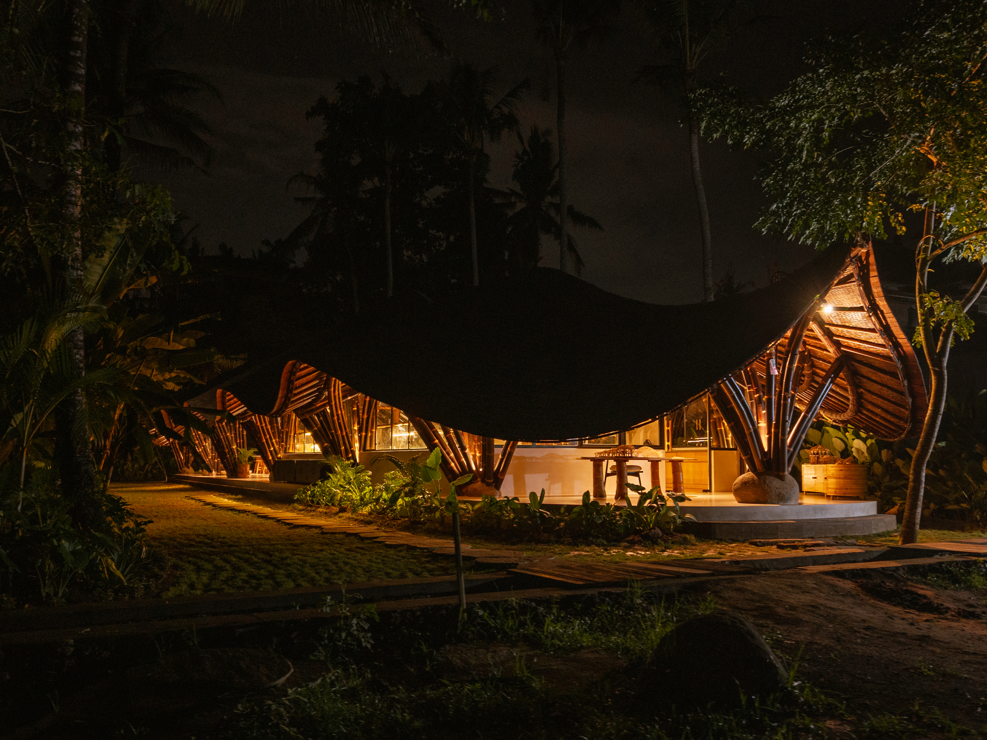 印尼度假勝地峇里島烏布 Ubud Bali 辦公室 竹構 bamboo structure Studio Lodtunduh Pablo Luna Studio