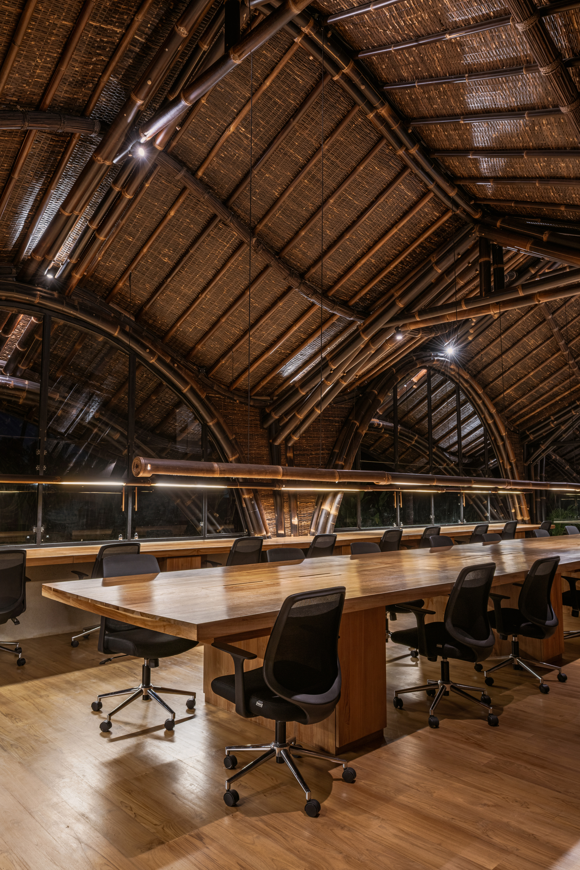 印尼度假勝地峇里島烏布 Ubud Bali 辦公室 竹構 bamboo structure Studio Lodtunduh Pablo Luna Studio