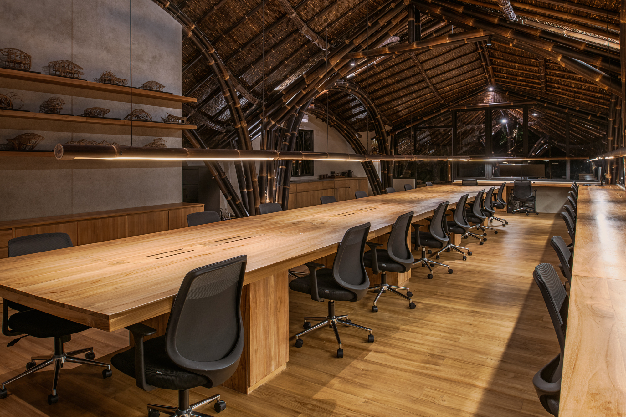 印尼度假勝地峇里島烏布 Ubud Bali 辦公室 竹構 bamboo structure Studio Lodtunduh Pablo Luna Studio