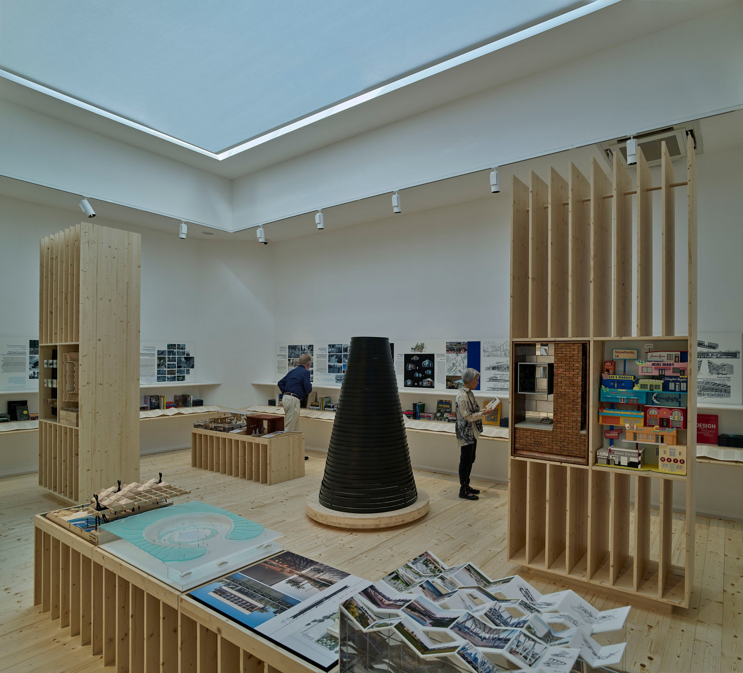 2025威尼斯建築雙年展美國管,由阿肯色大學(University of Arkansas)以「PORCH: An Architecture of Generosity」為題策劃