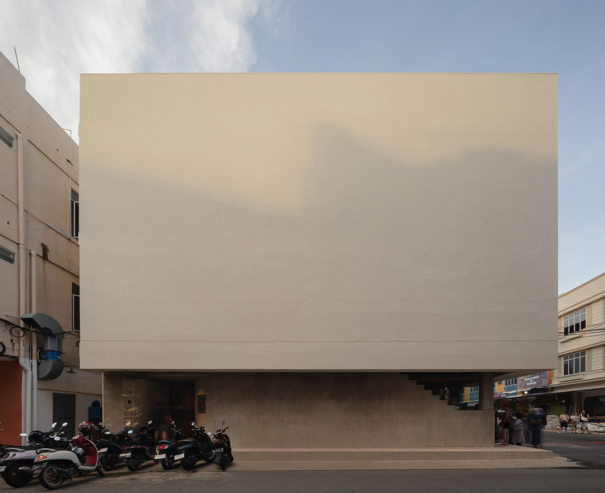 ITSUMO Dessert Shop   / kousou - Exterior Photography, Concrete