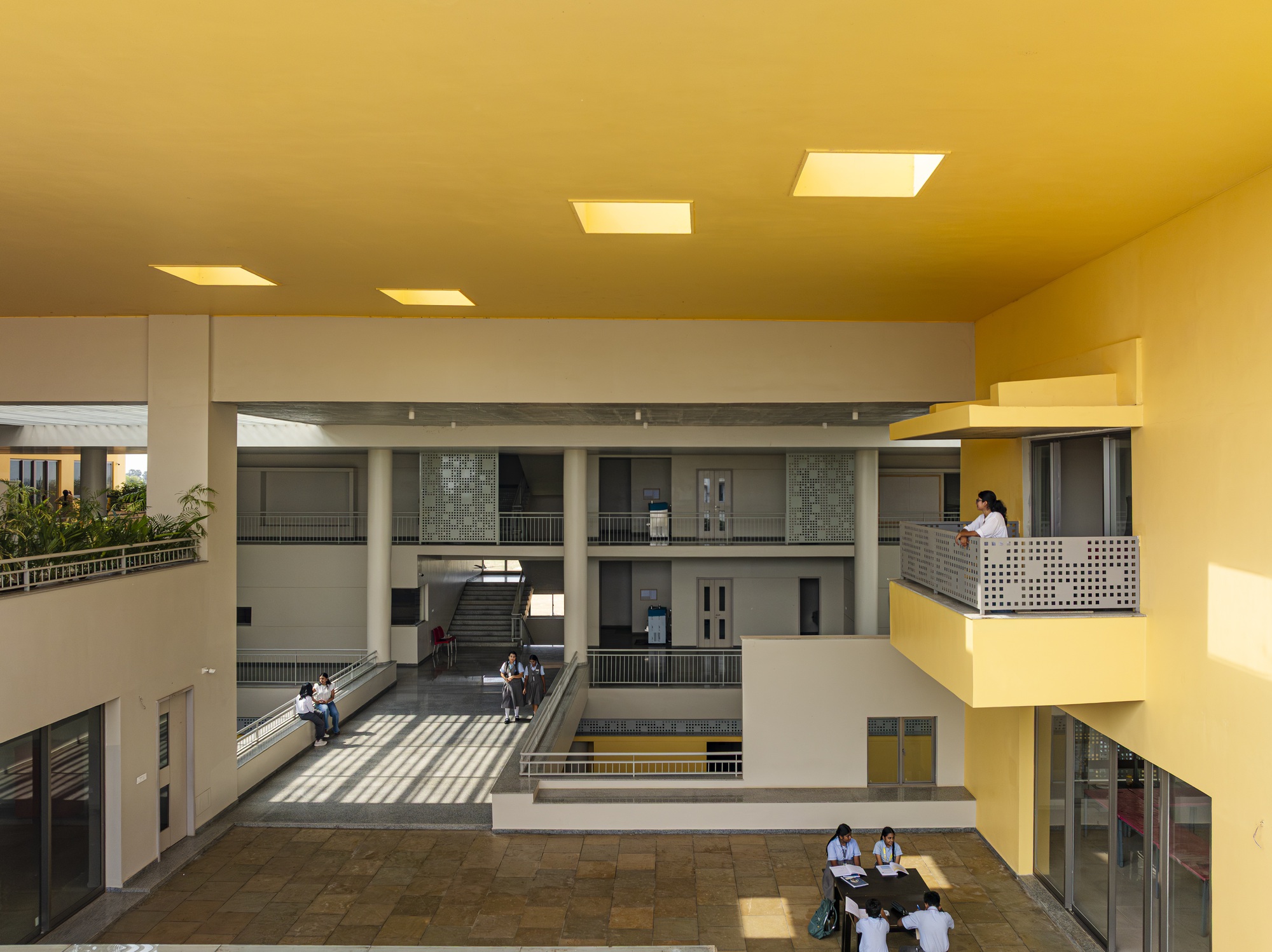 Rainbow International School / Spacefiction studio - Image 18 of 37