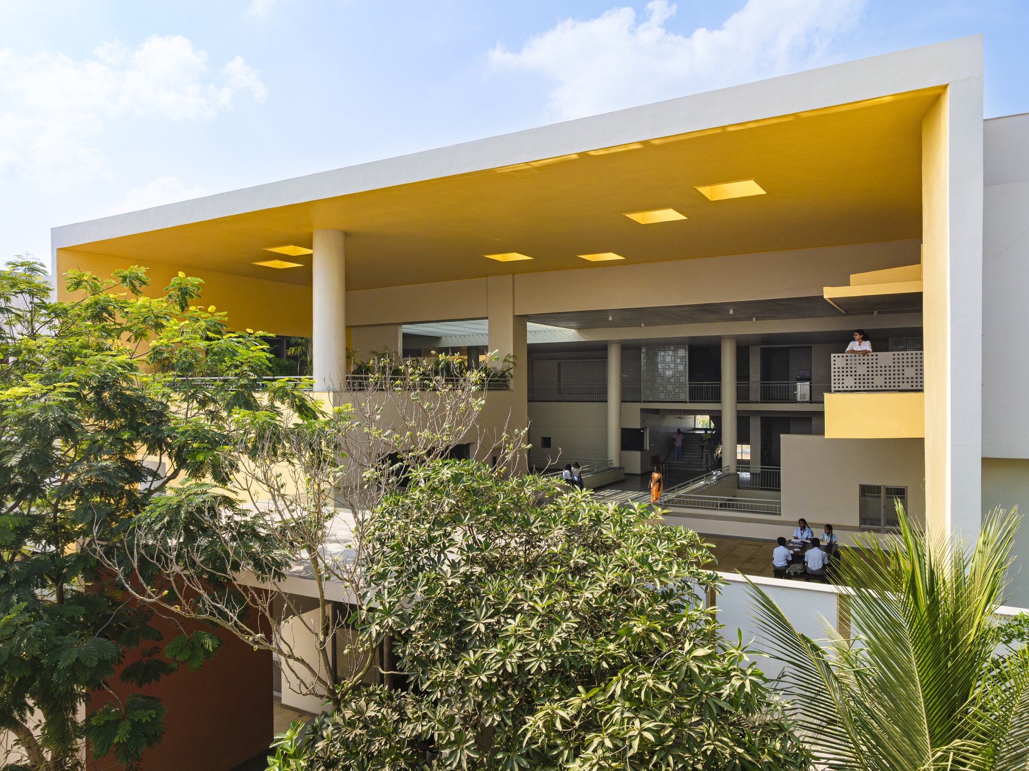 Rainbow International School / Spacefiction studio - Image 25 of 37