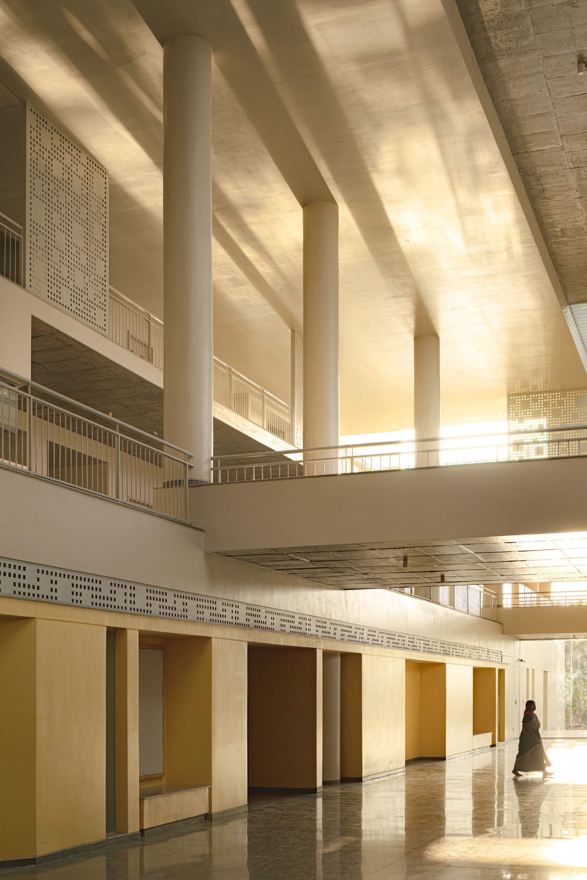 Rainbow International School / Spacefiction studio - Image 26 of 37