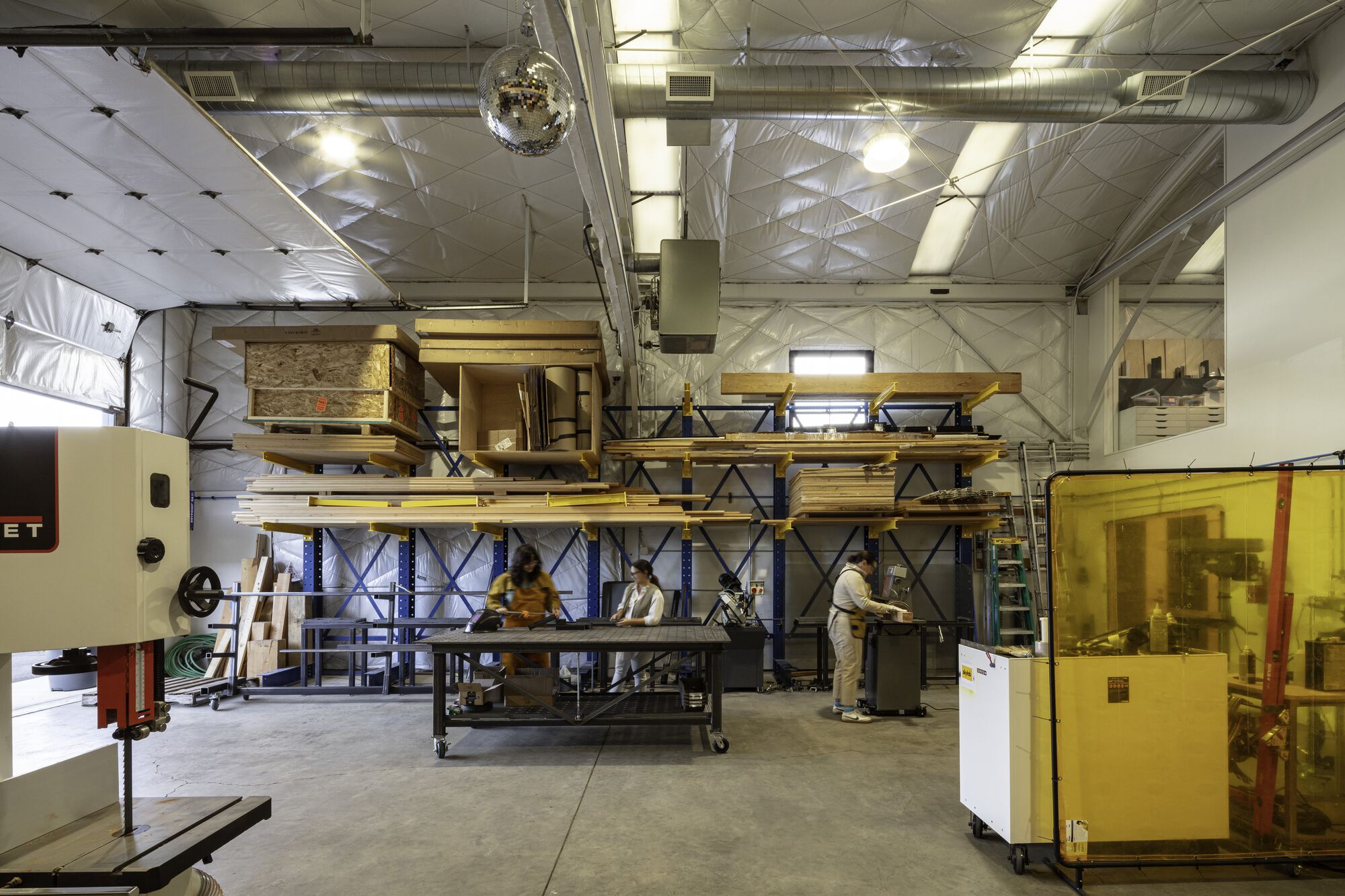 Skylab Headquarters + SkylabSHOP / Skylab Architecture 美國舊工業建築改造 辦公室 - Interior Photography, Kitchen, Wood, Lighting