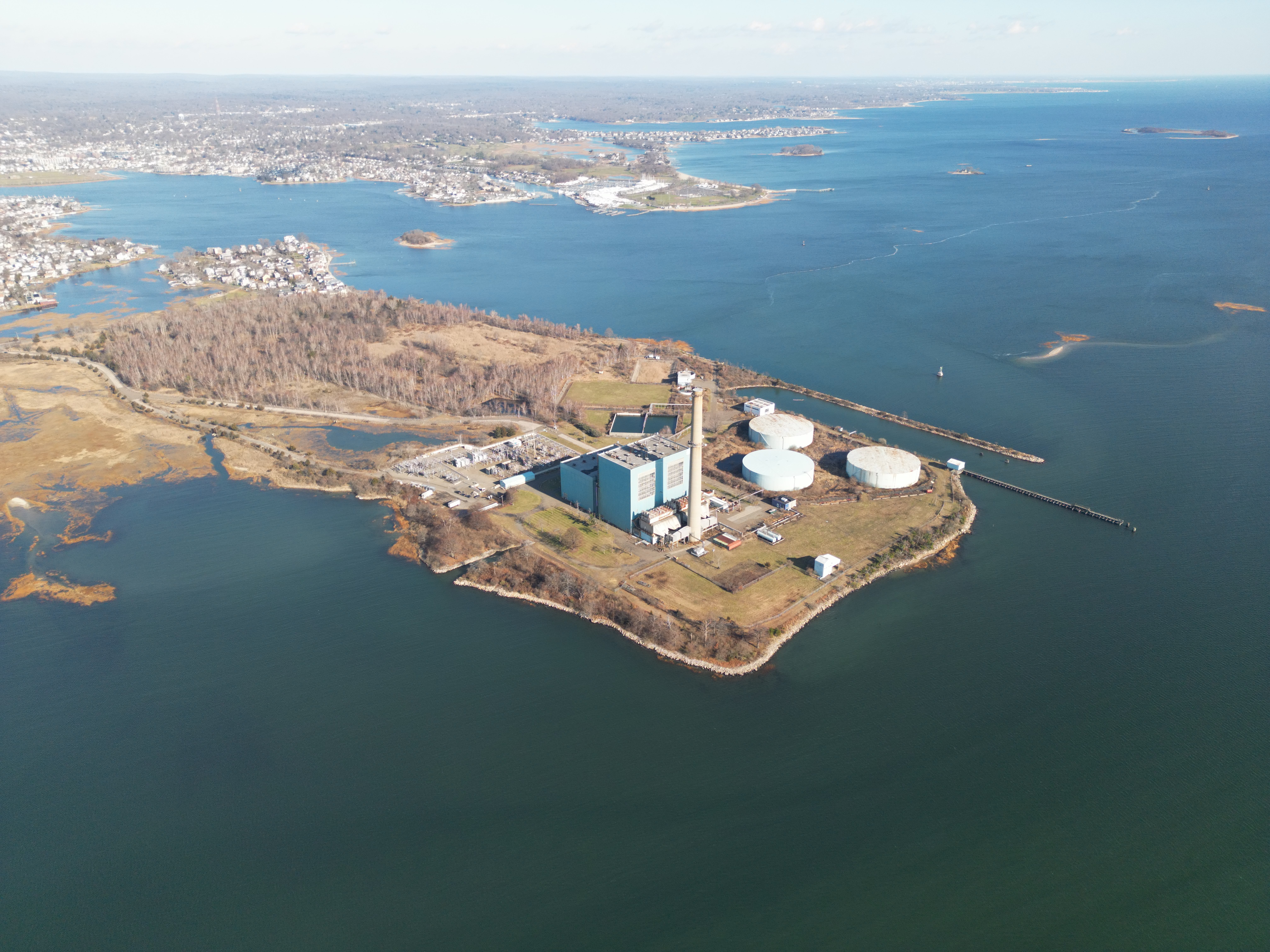 丹麥建築師事務所 Bjarke Ingels Group 操刀，將康乃狄克州諾沃克市曼雷薩島 (Manresa Island) 上的工業遺跡，重新擘劃為一座名為「曼雷薩荒野公園」（Manresa Wilds）的大型水岸空間核心