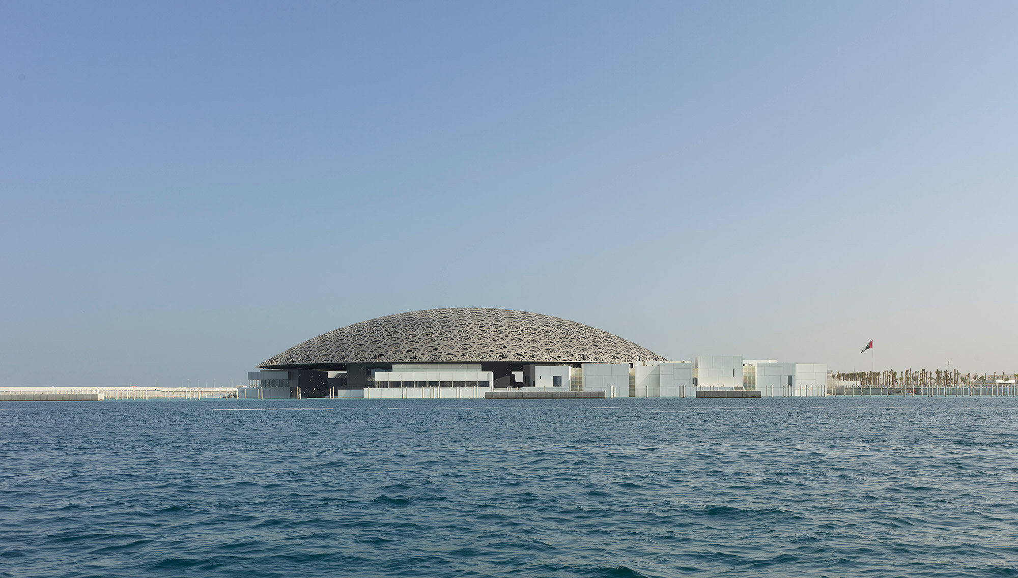 法國建築師 Jean Nouvel 設計的阿布達比羅浮宮（Louvre Abu Dhabi）