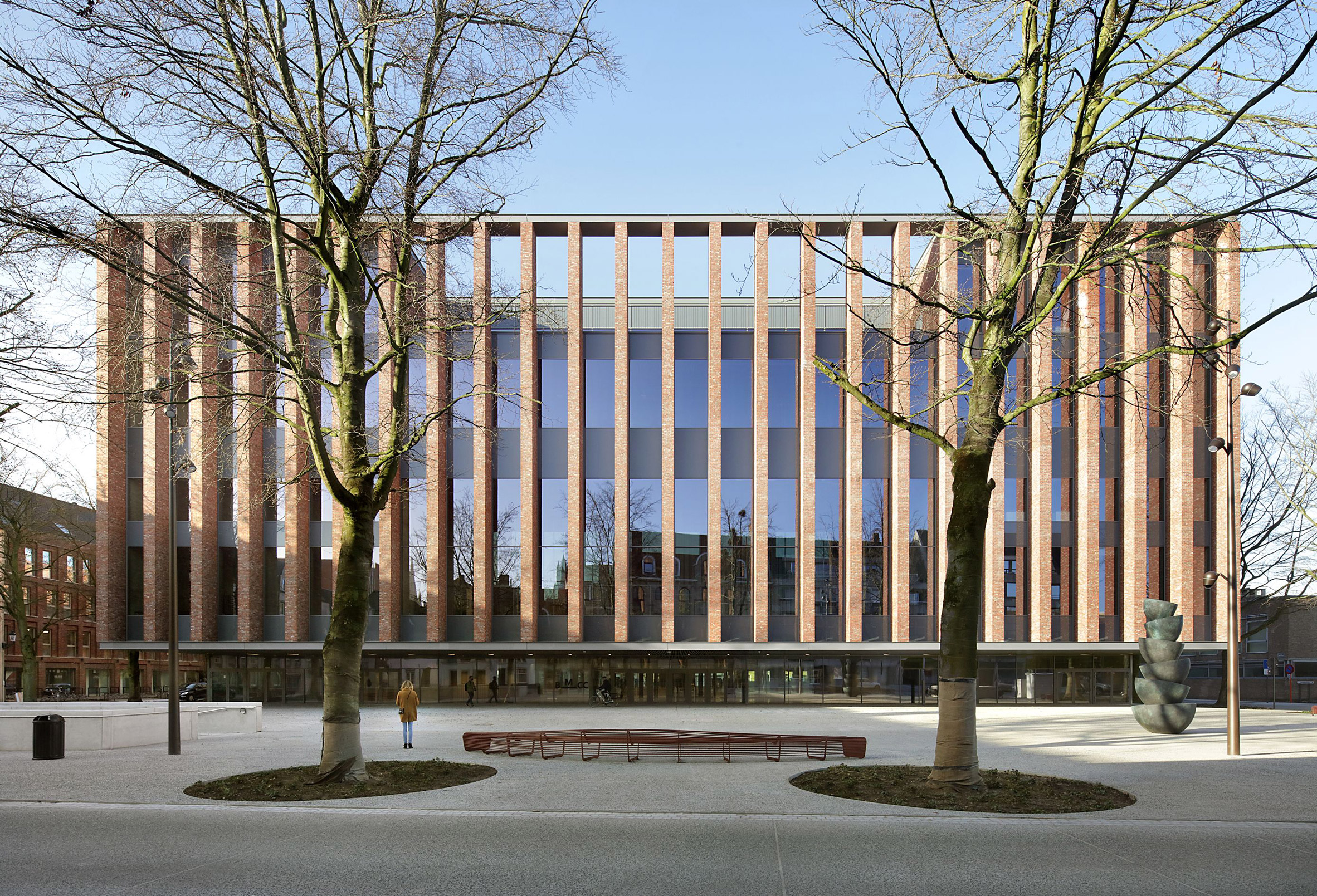 Souto de Mouras 最近作品包括位於布魯日的展覽館。照片由 Filip Dujardin 拍攝，Souto de Moura Arquitectos 提供