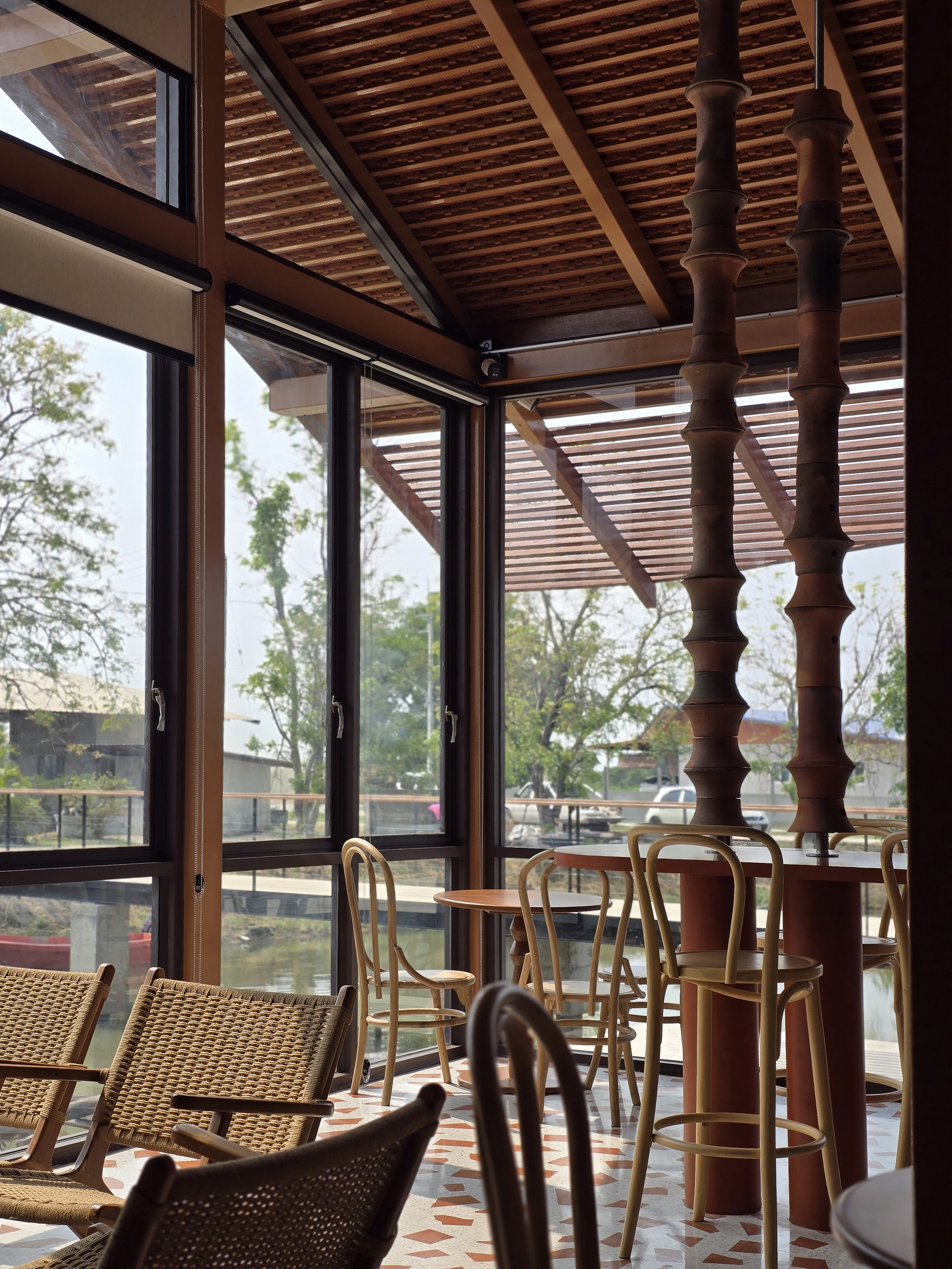 Terracotta Cafe / Studio Bewell - Interior Photography, Wood, Glass, Chair, Balcony, Beam