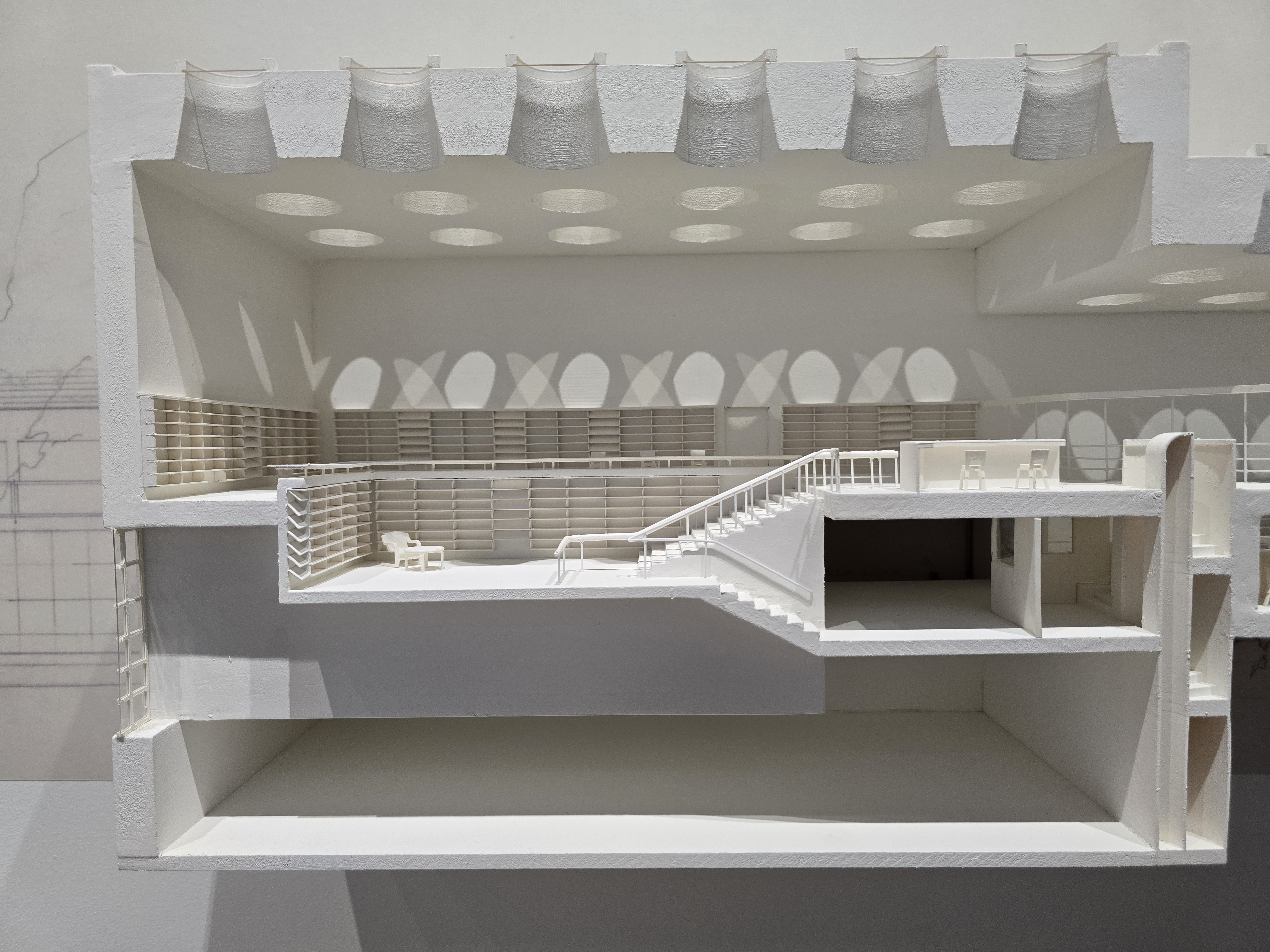 忠泰美術館專為此次展覽，委託在台製作維堡圖書館（Viipuri Library）剖面模型