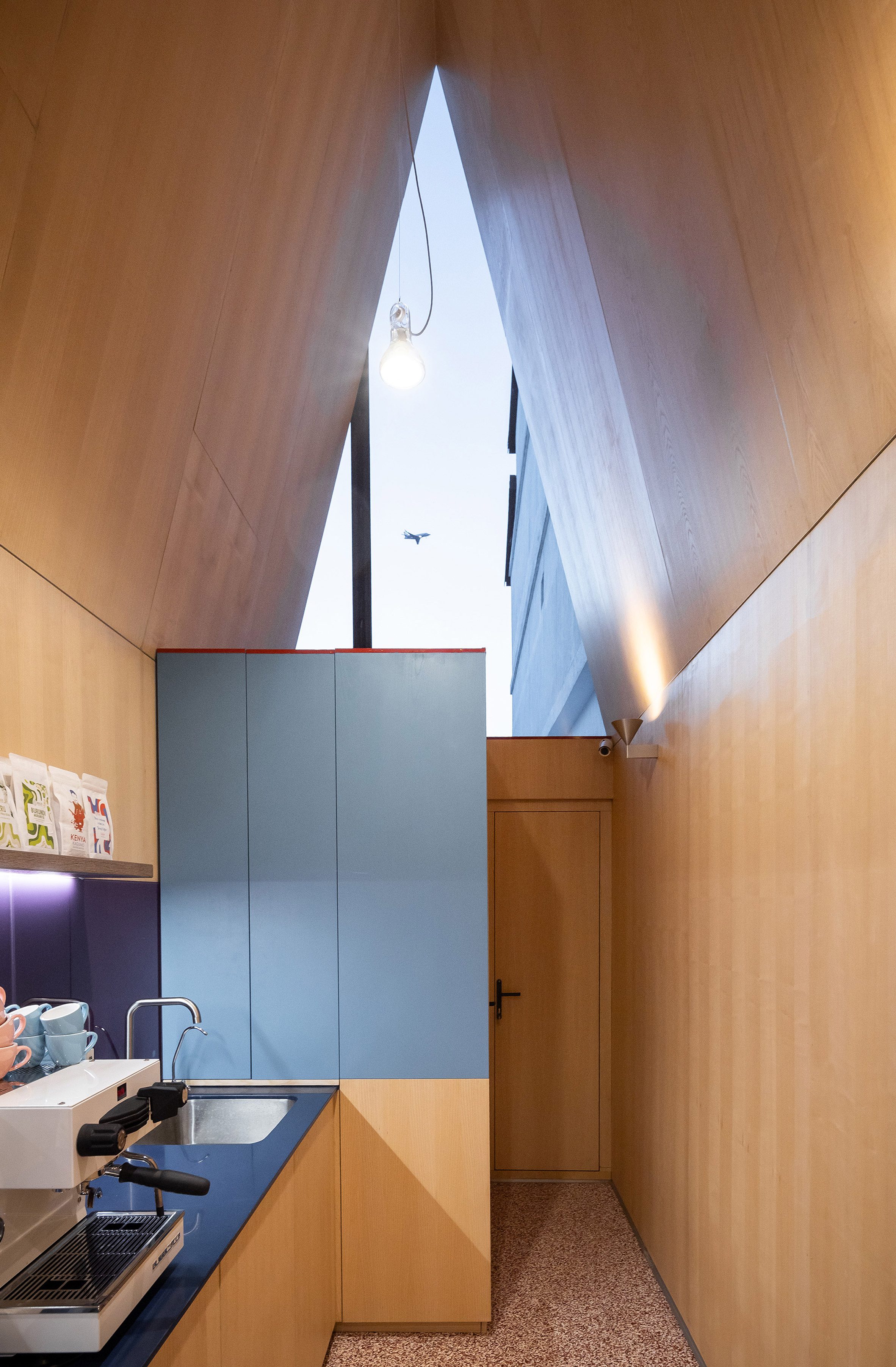 羅馬尼亞 Romanian Vinklu Bazilescu Street The Chape 微型咖啡館