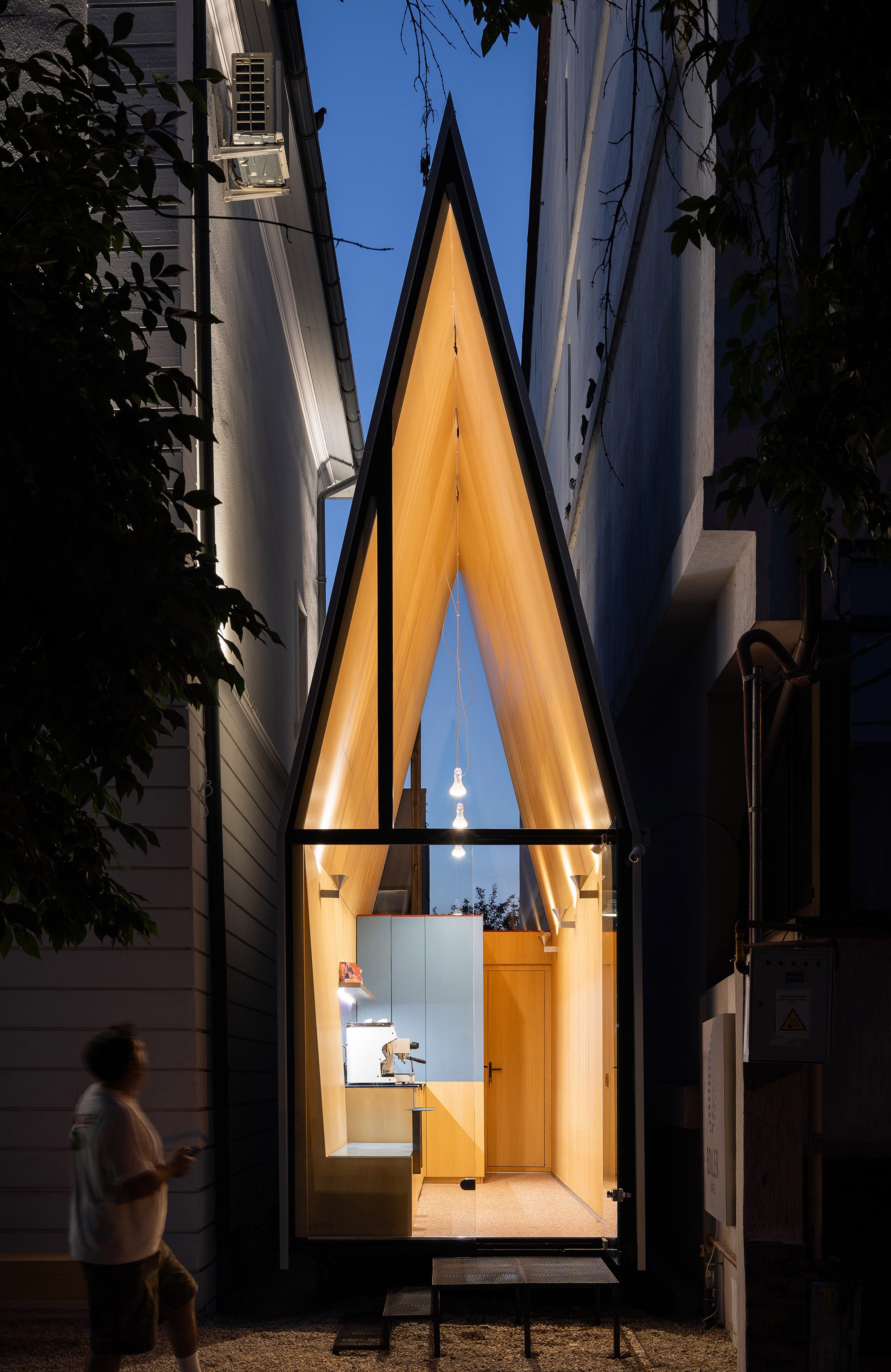 羅馬尼亞 Romanian Vinklu Bazilescu Street The Chape 微型咖啡館