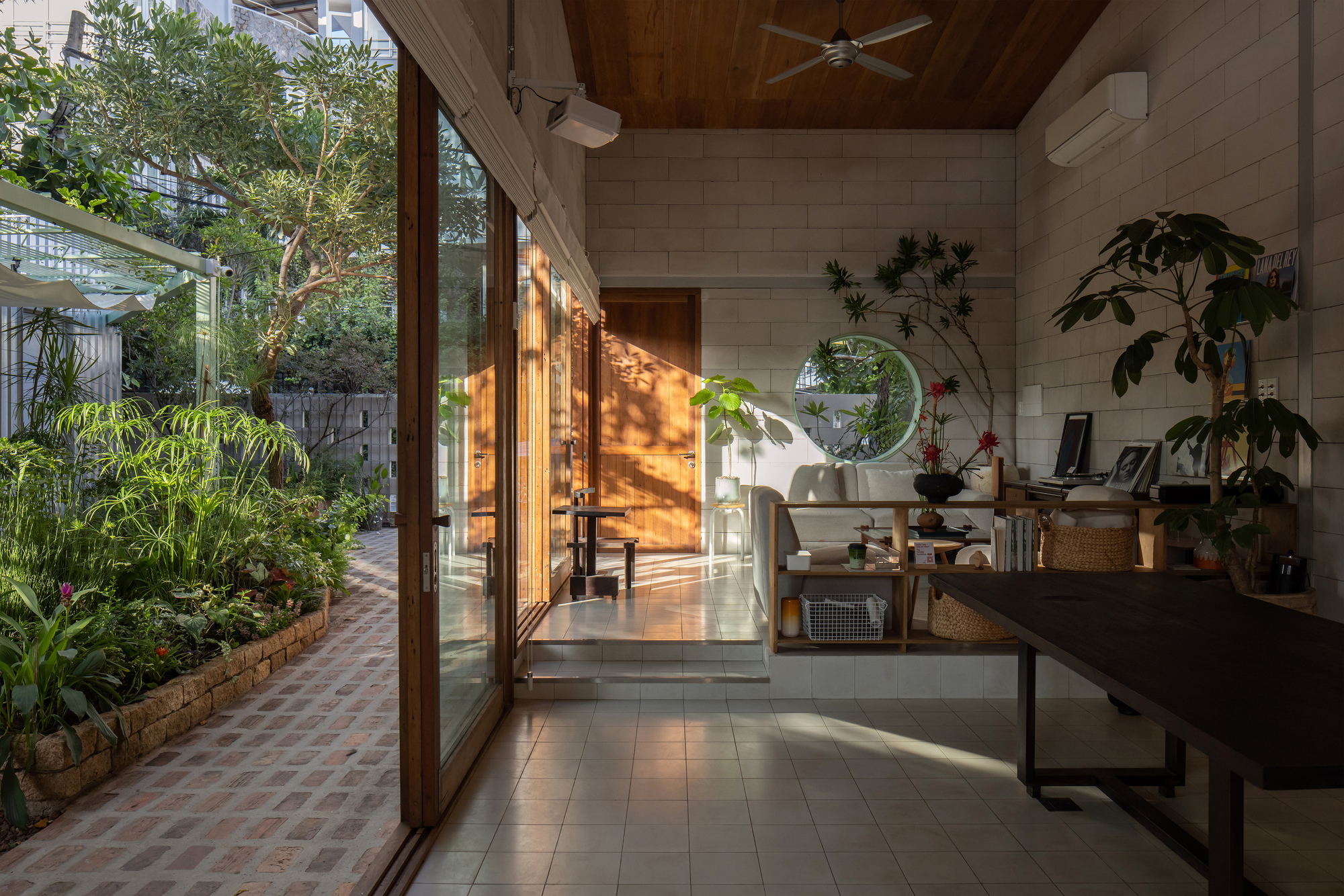 Café Hôm 胡志明市 Ho Chi Minh City 咖啡館 Nhabe Scholae