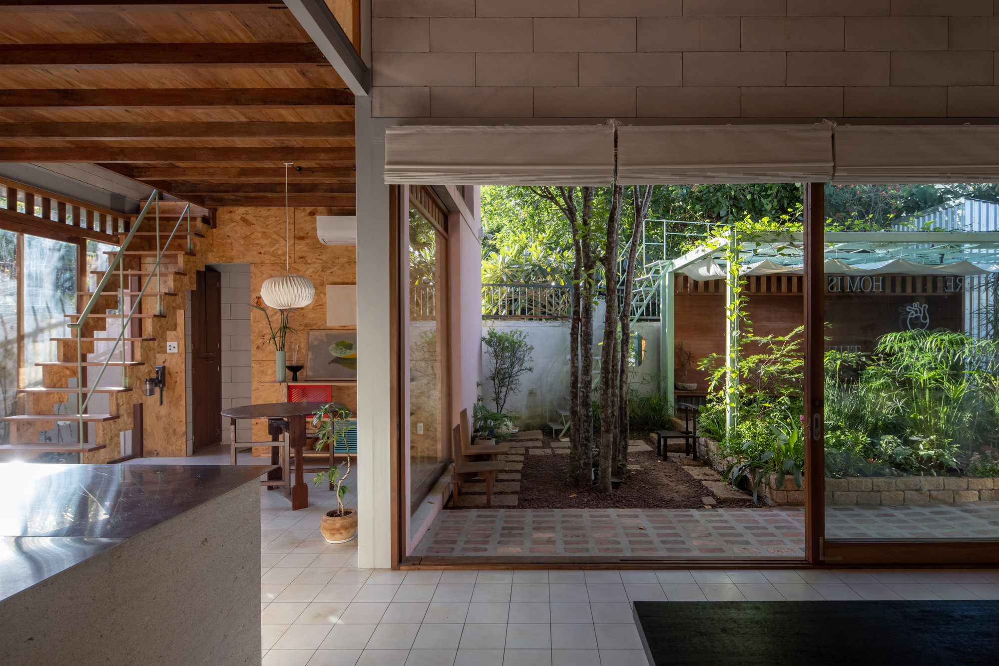 Café Hôm 胡志明市 Ho Chi Minh City 咖啡館 Nhabe Scholae