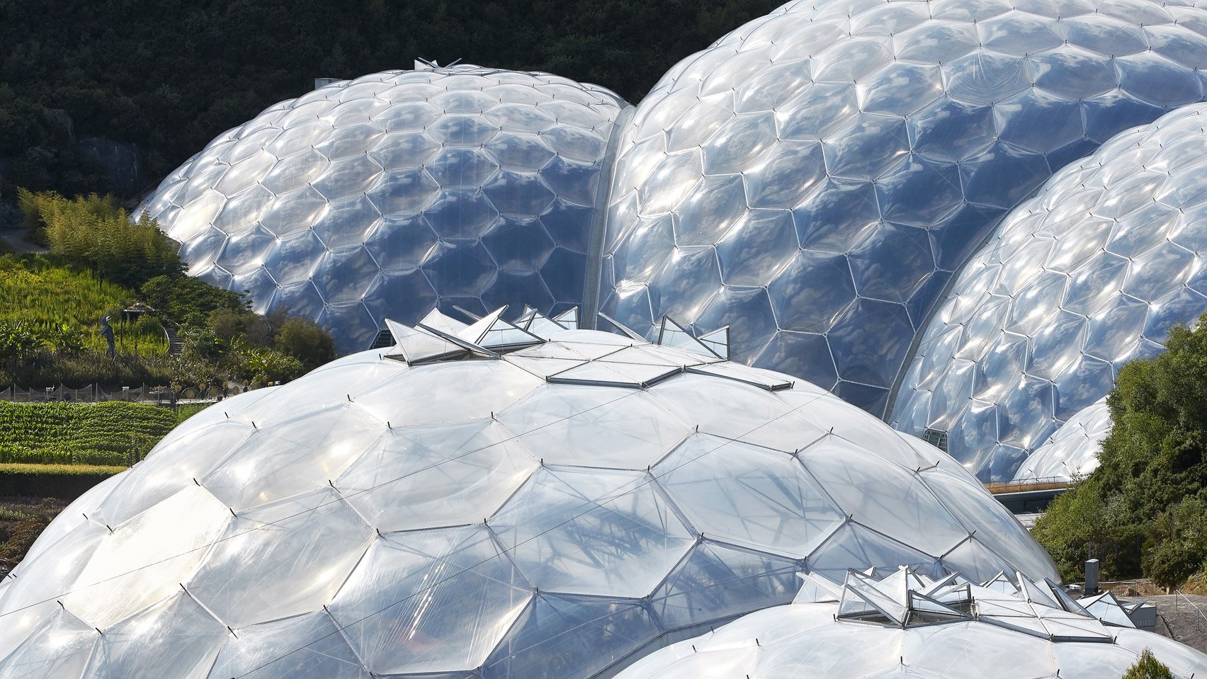 The Eden Project 伊甸園計畫，是 Nicholas Grimshaw 的重要作品