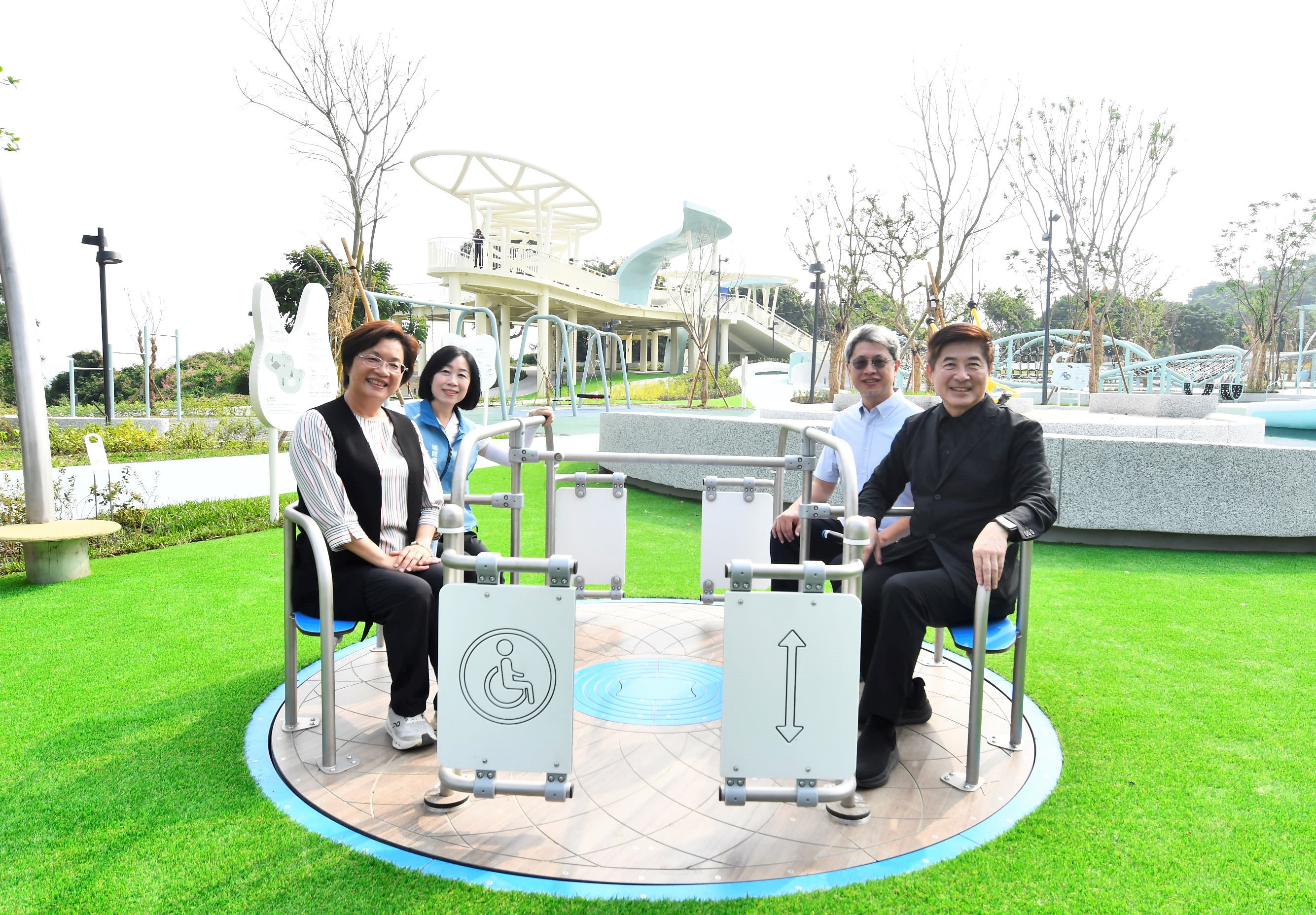 彰化縣長王惠美、台灣設計研究院張基義院長、何震寰建築師