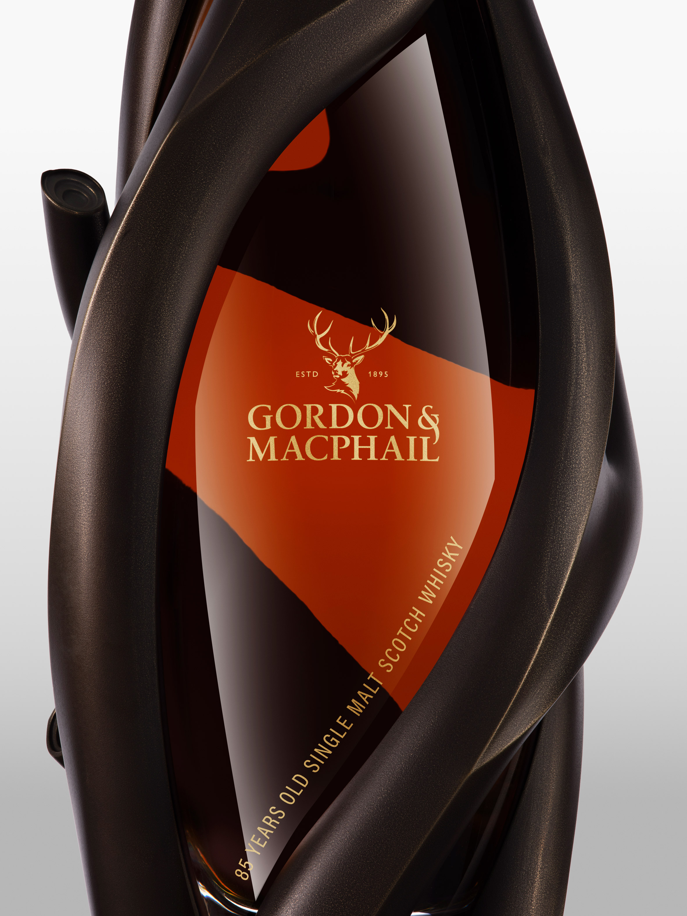 Jeanne Gang 為 Gordon MacPhail 酒廠 85年Glenlivet 威士忌瓶身 Artistry in Oak