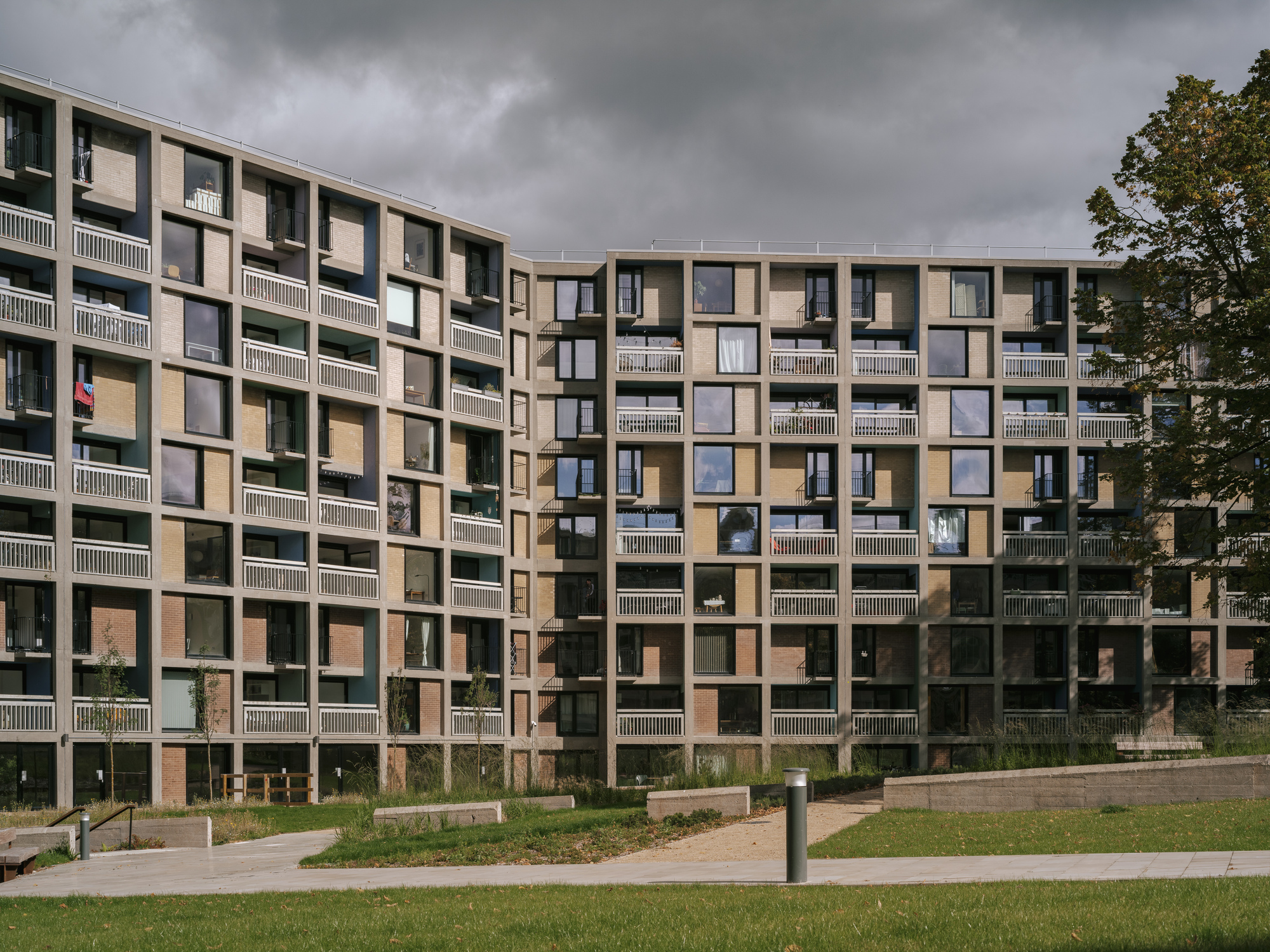 Park Hill Phase 1 by HawkinsBrown and Studio Egret West. Image © Jack Hobhouse