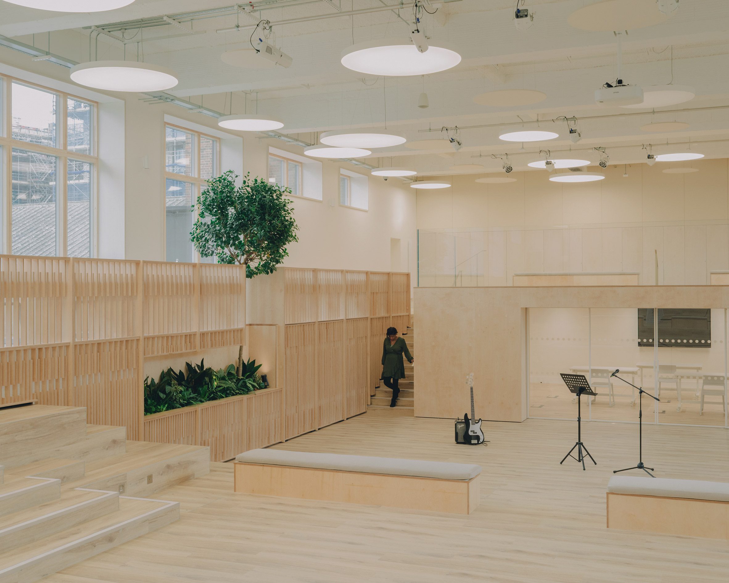 Studio Dera Waltham Forest College 荒廢泳池， 改造 The Pool 多功能教學中心