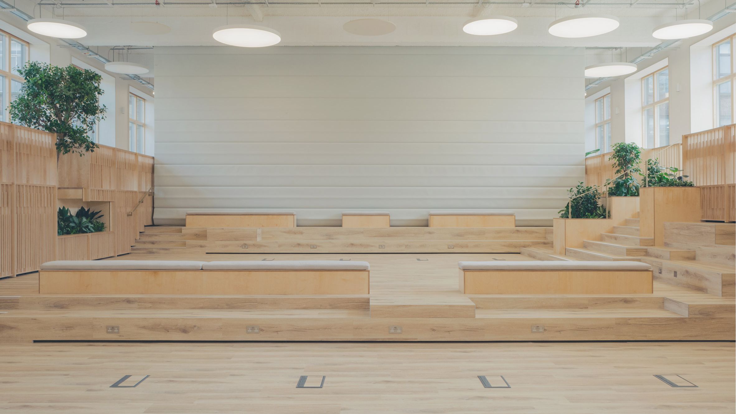 Studio Dera Waltham Forest College 荒廢泳池， 改造 The Pool 多功能教學中心