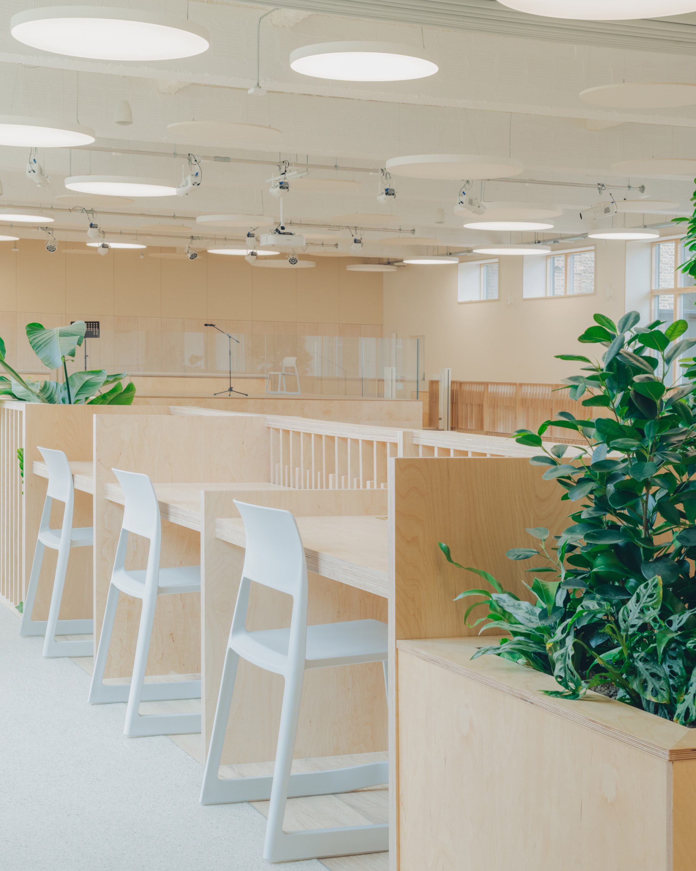 Studio Dera Waltham Forest College 荒廢泳池， 改造 The Pool 多功能教學中心