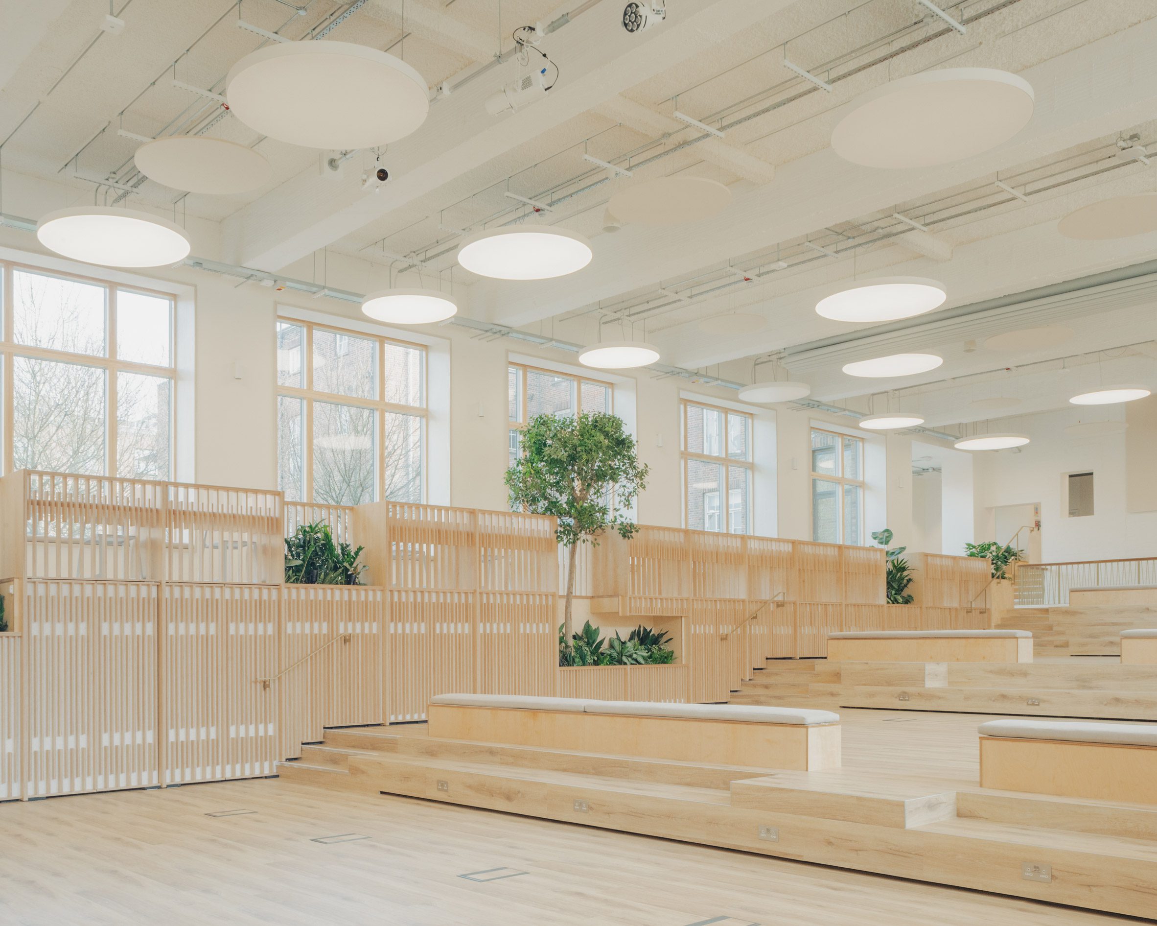 Studio Dera Waltham Forest College 荒廢泳池， 改造 The Pool 多功能教學中心