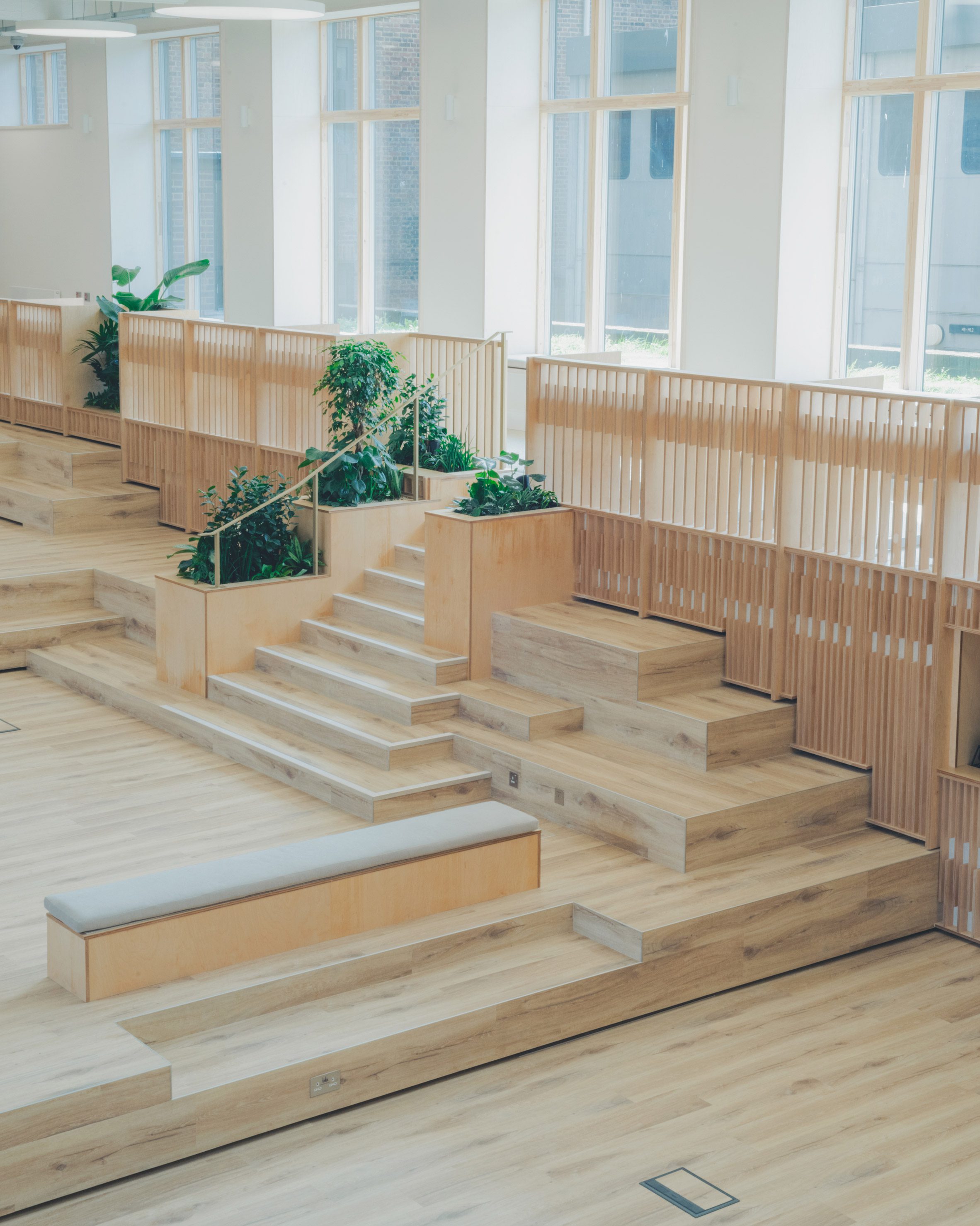 Studio Dera Waltham Forest College 荒廢泳池， 改造 The Pool 多功能教學中心