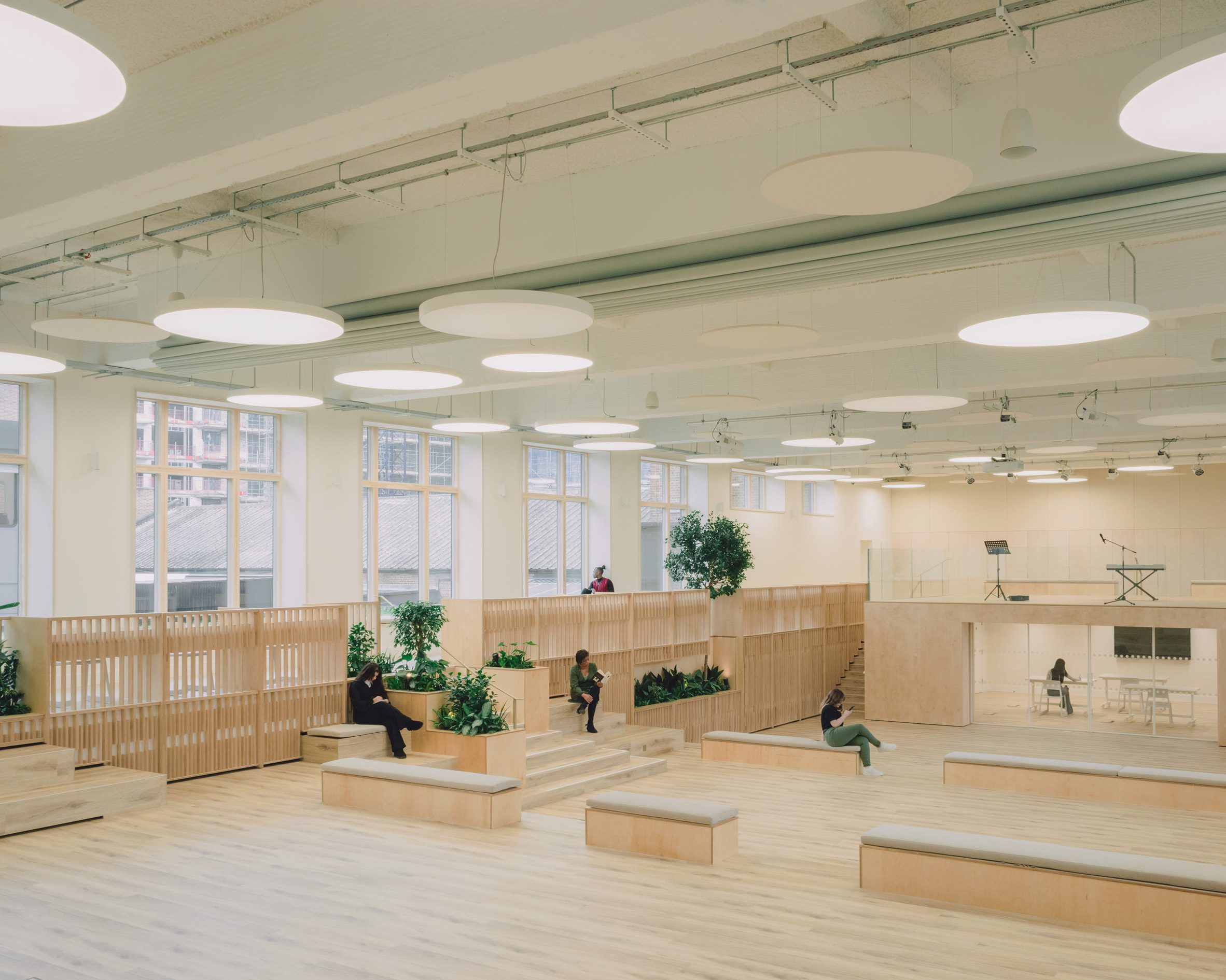 Studio Dera Waltham Forest College 荒廢泳池， 改造 The Pool 多功能教學中心