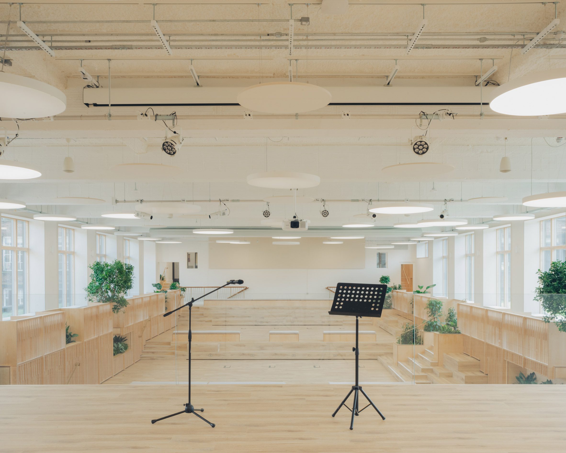 Studio Dera Waltham Forest College 荒廢泳池， 改造 The Pool 多功能教學中心