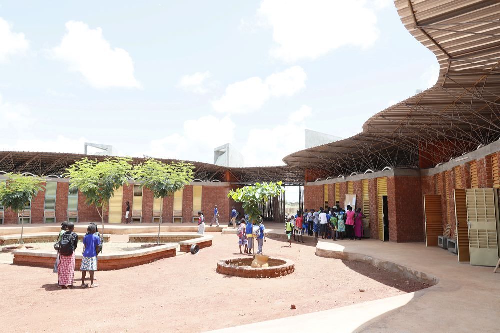 Learning Circles: 12 Educational Projects with Elliptical Plans - Image 33 of 47