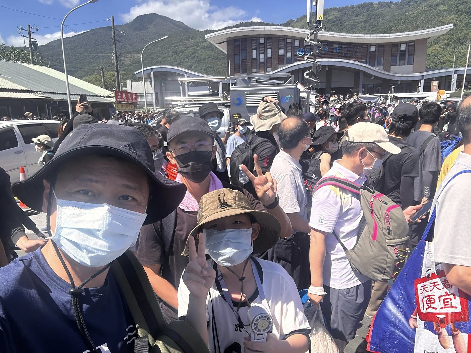 混亂而真摯的光復車站站前廣場