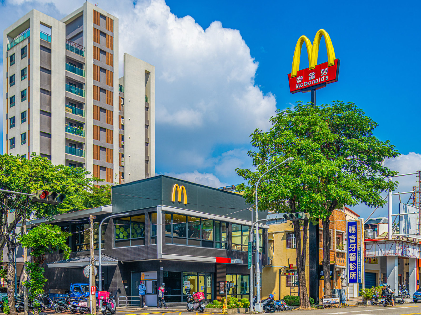北屯東山路生活圈，採買便利，又鄰近許多大型店家，生活機能相當便利