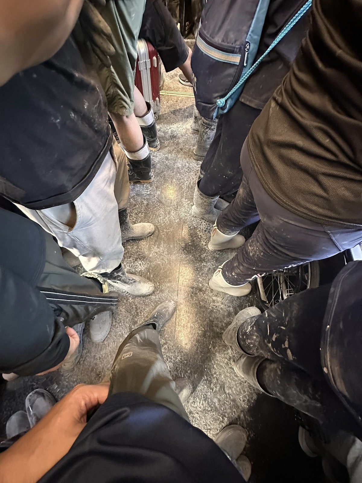 返程火車滿載鏟子超人形成獨特的空間氛圍