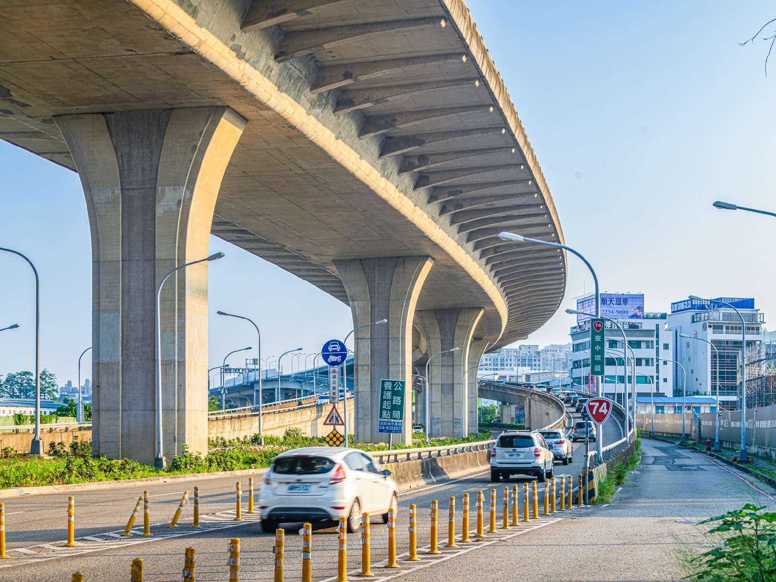 睿馥君和位於東山路商圈，區域鄰近74號道，南來北往非常便利