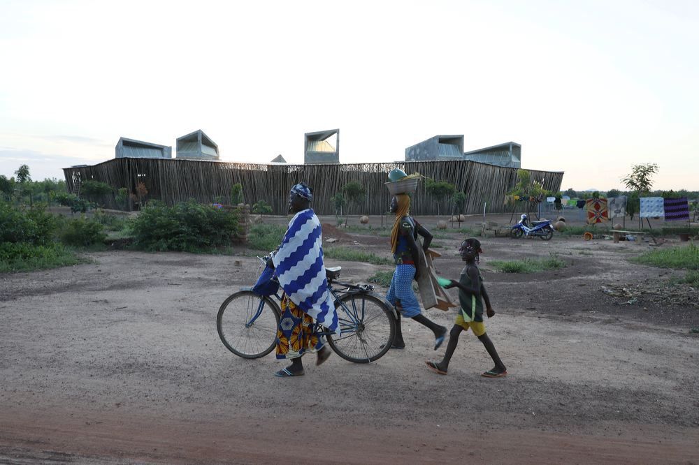 Learning Circles: 12 Educational Projects with Elliptical Plans - Image 32 of 47